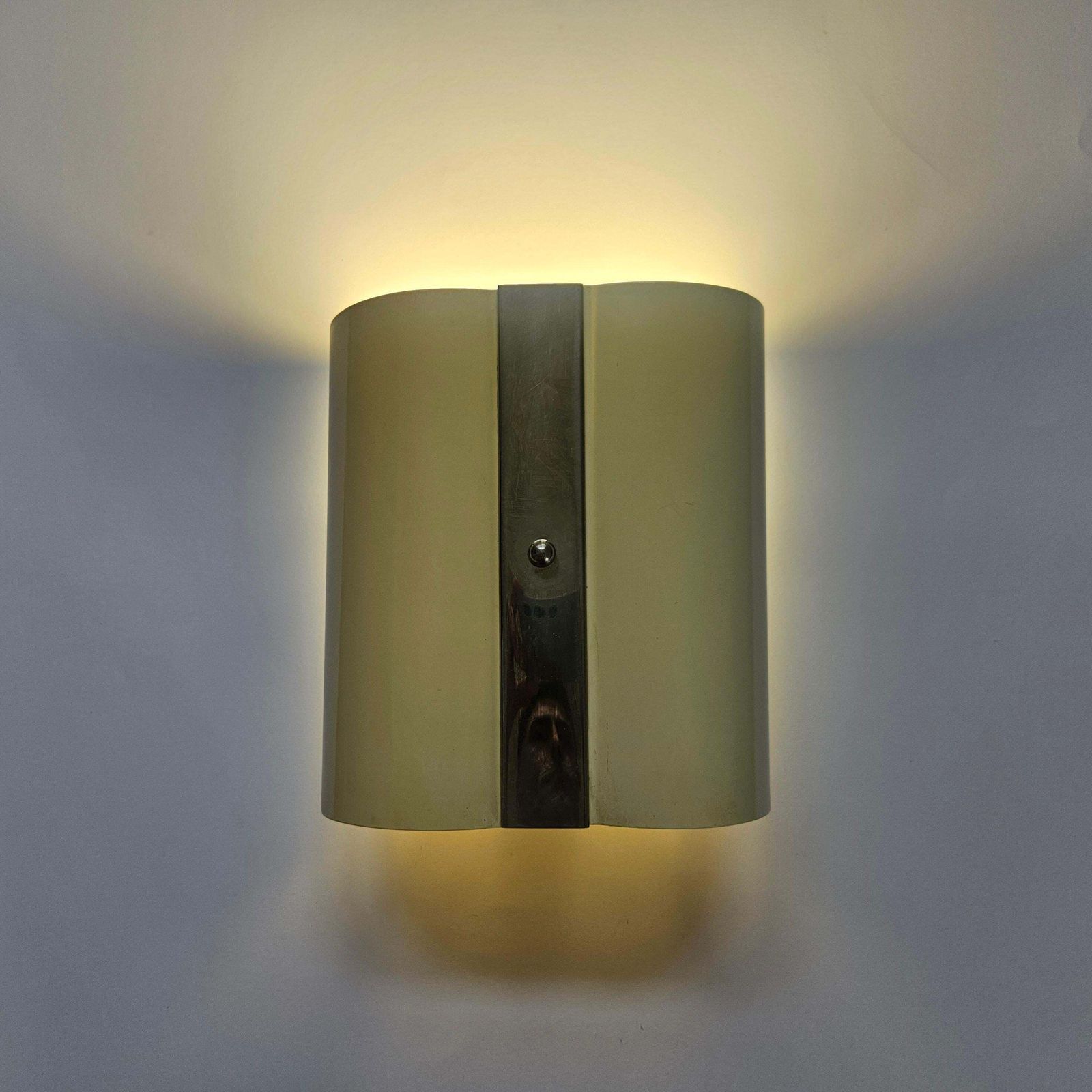 photo furniture Uiterst zeldzame mid-century wandlamp, Italië, jaren 1960