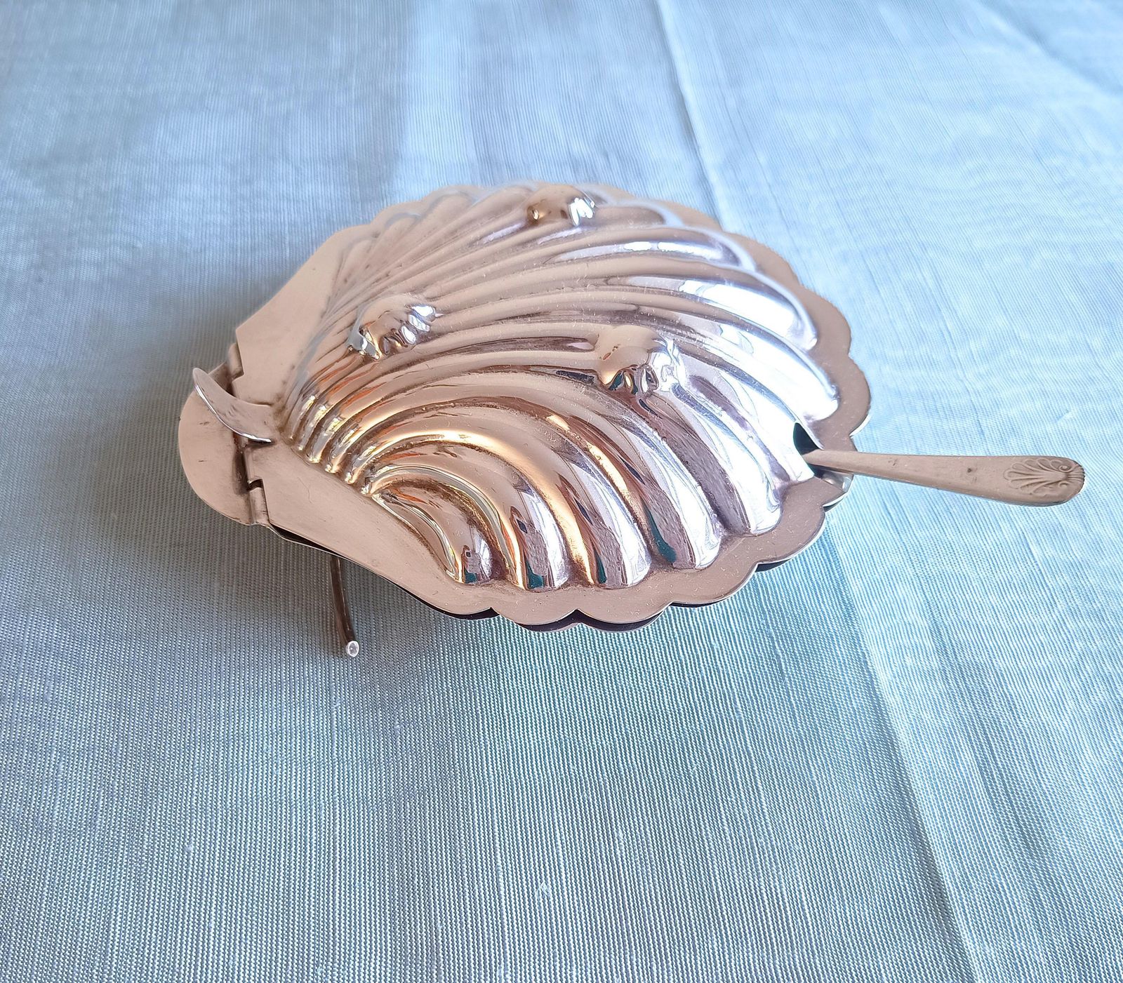 photo vinterior Vintage English Silver Plated Butter Oyster Shell Dish, Art Deco Frosted Glass Condiment Server