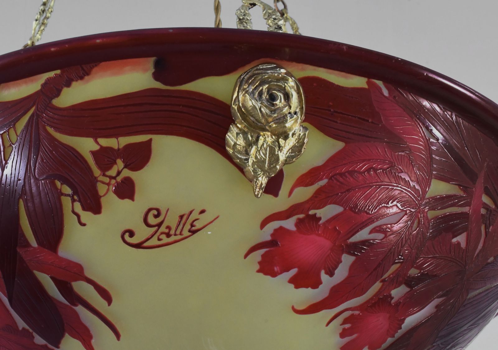 photo vintage French Art Deco Cameo Pendant Light By Gallé 1920s France