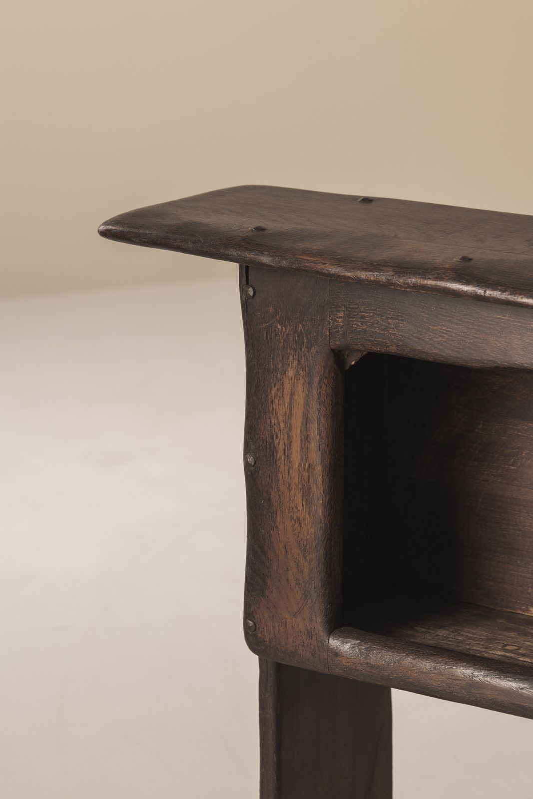 Frans rustiek kastje / bijzettafel, begin 20e eeuw photo vinterior