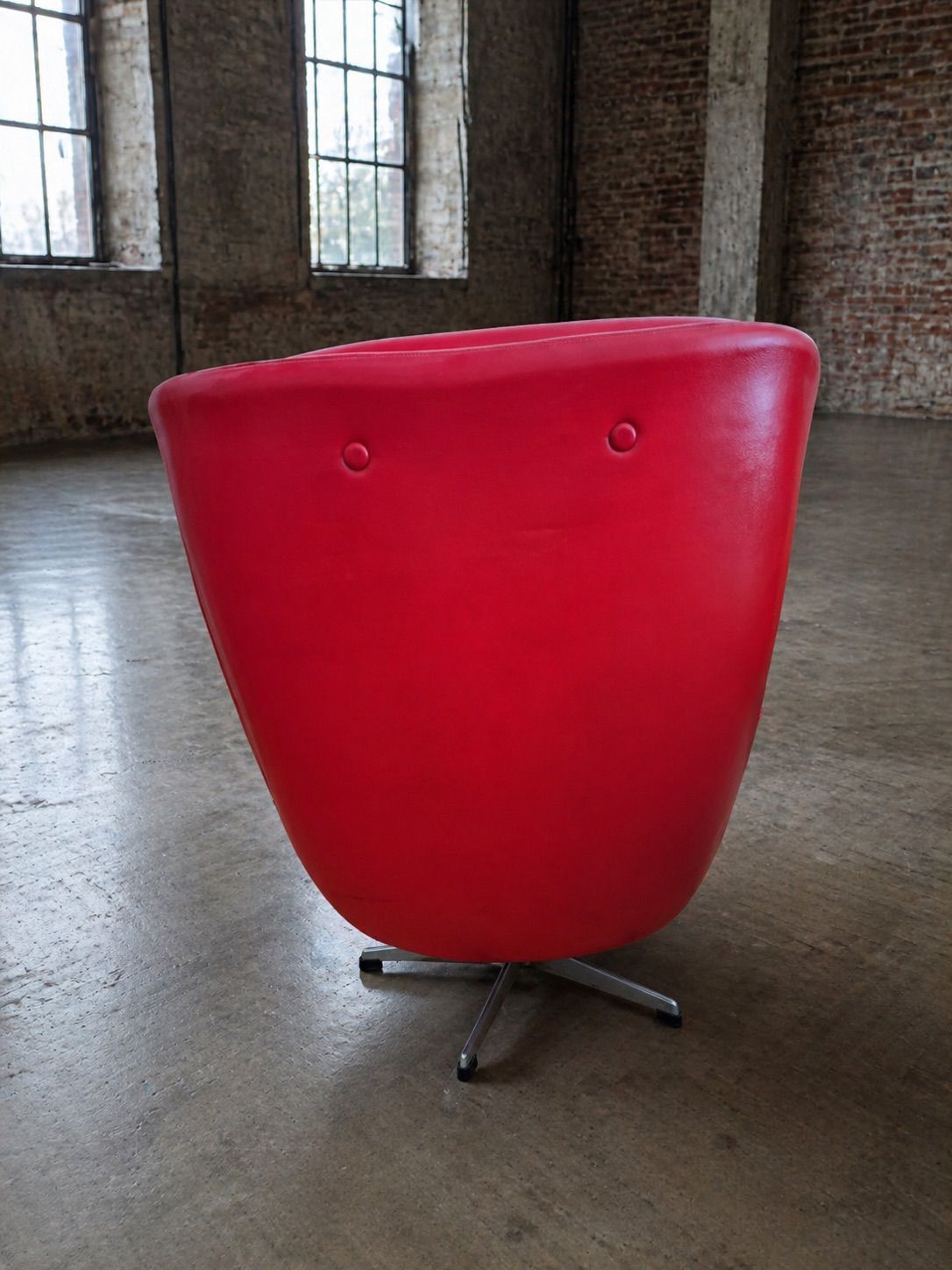 photo for sale Paar hoge draaifauteuils – Scandinavian Modern, leer en aluminium – UP Závody Rousínov, ca. jaren 1960, Tsjecho-Slowakije