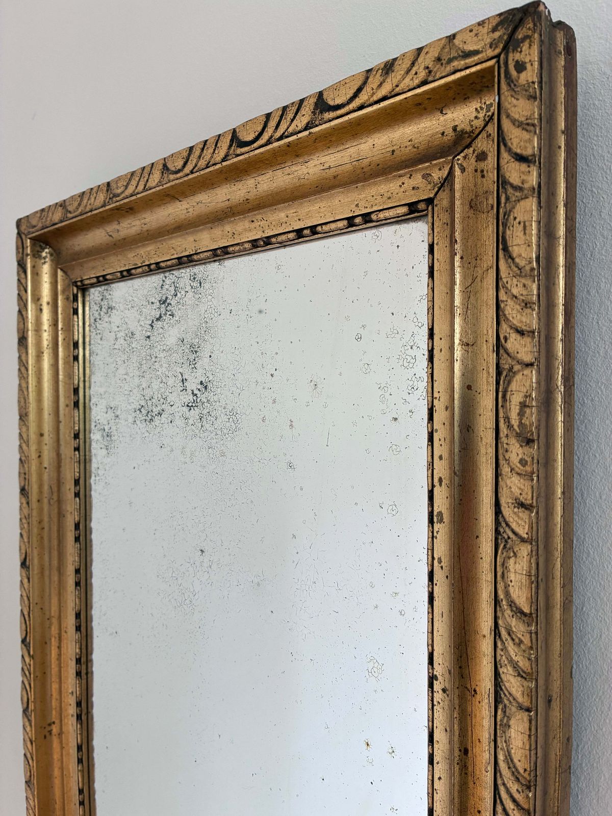 Antieke vergulde wandspiegel in goud photo buy