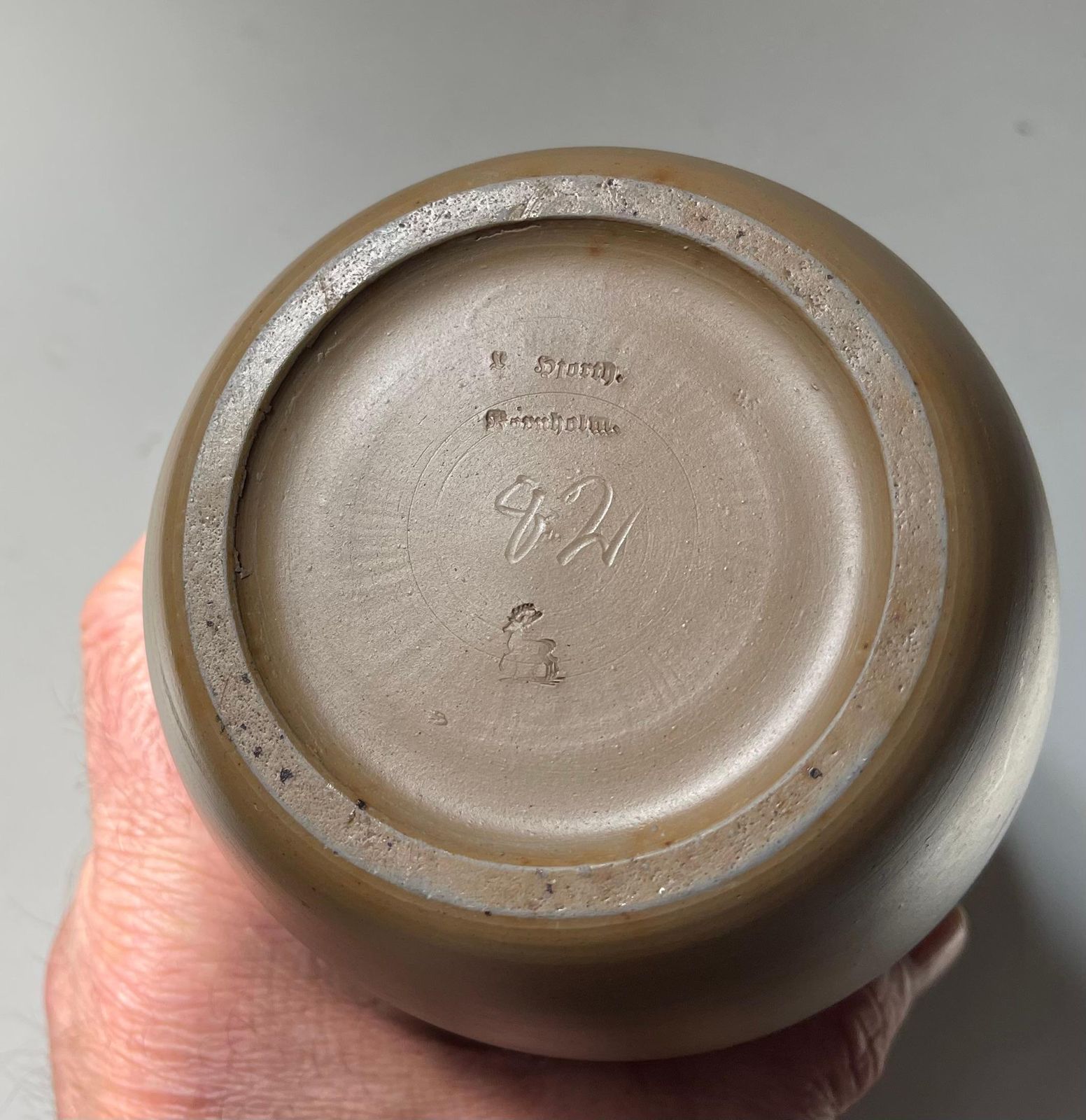 Art Deco aardewerken vaas, handgeschilderd met slakken, L. Hjorth, jaren 1940 photo Woonaccessoires
