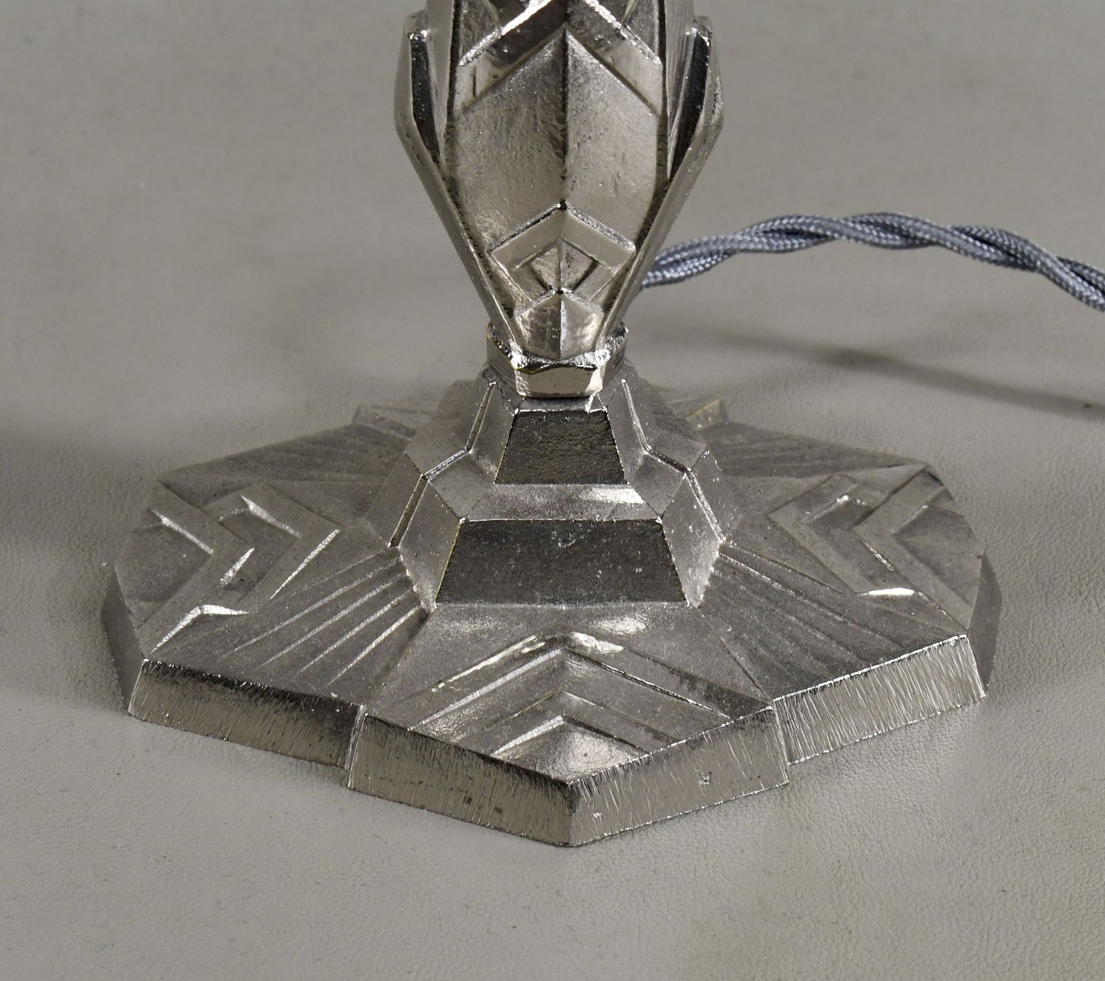 Franse art deco lamp ca. 1930 by Degue photo Verlichting