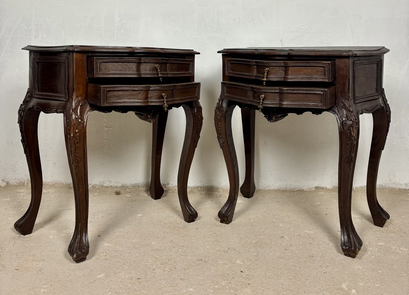 photo furniture Paar Franse nachtkastjes in Louis XV-stijl, midden 20e eeuw