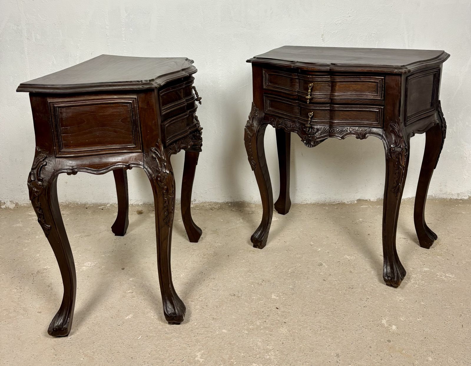 2290.0 Paar Franse nachtkastjes in Louis XV-stijl, midden 20e eeuw photo