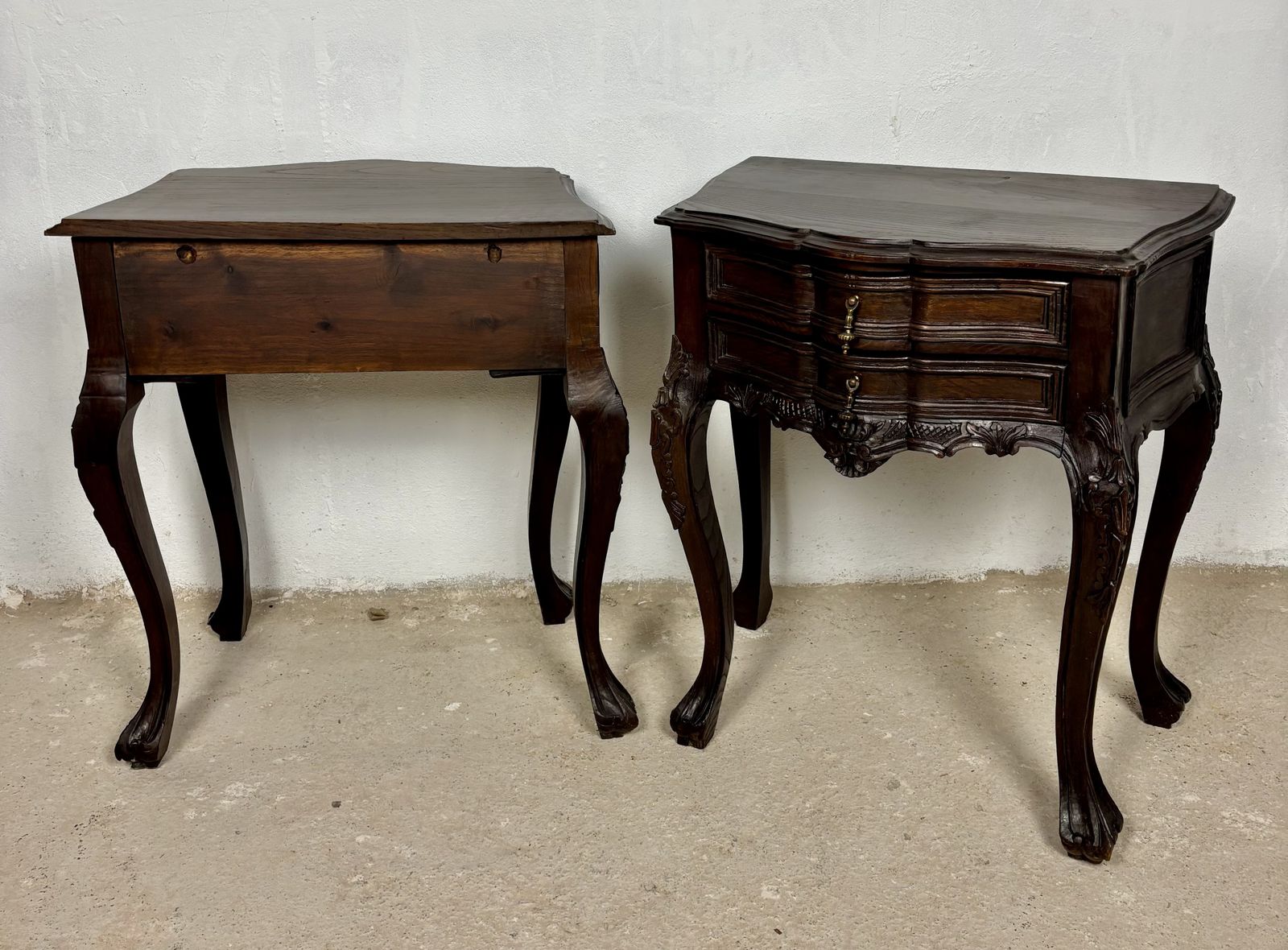 photo vintage Pair Of French Louis XV Style Nightstands, Mid 20th Century