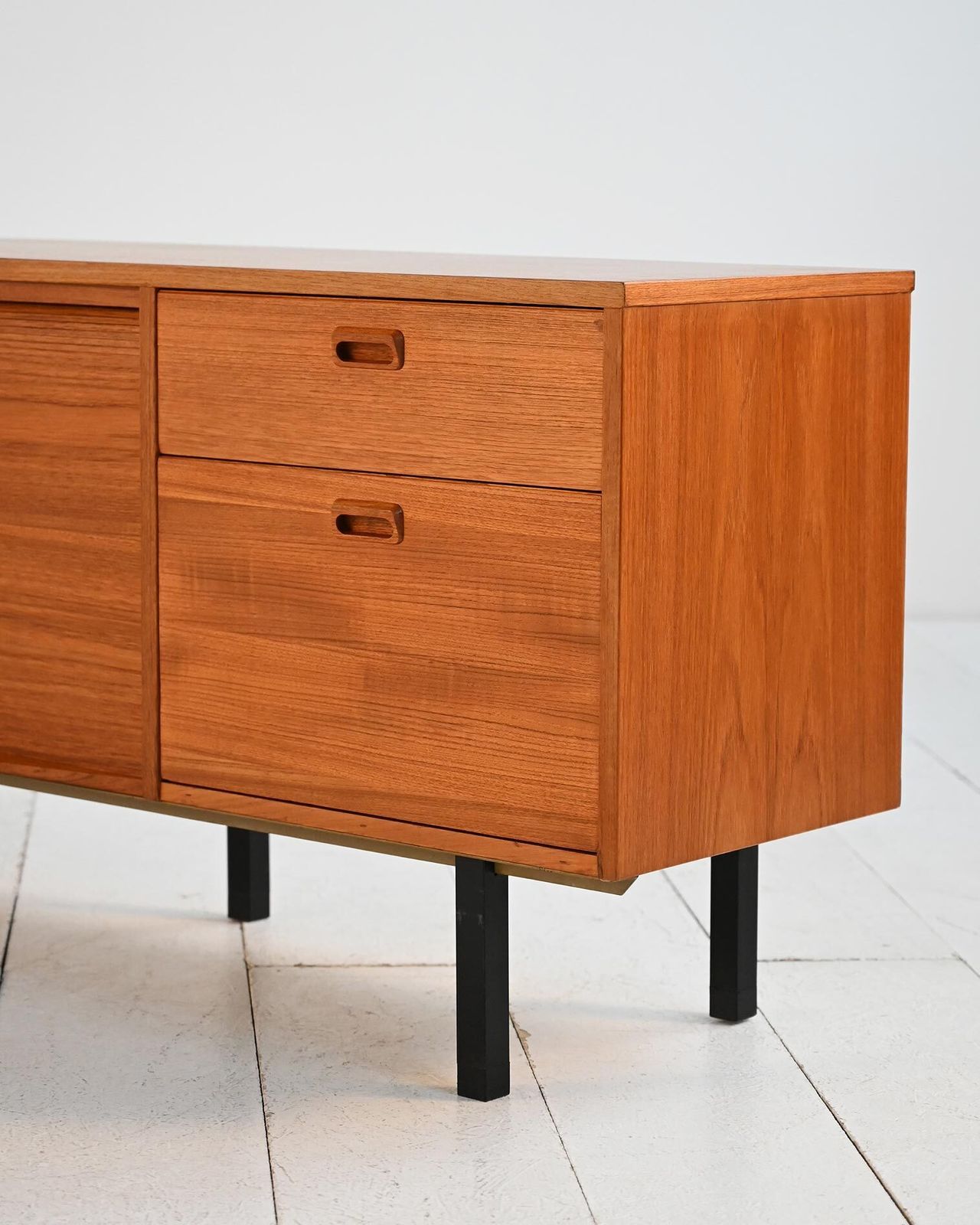 Scandinavisch teakhouten dressoir, jaren 1960 photo vinterior