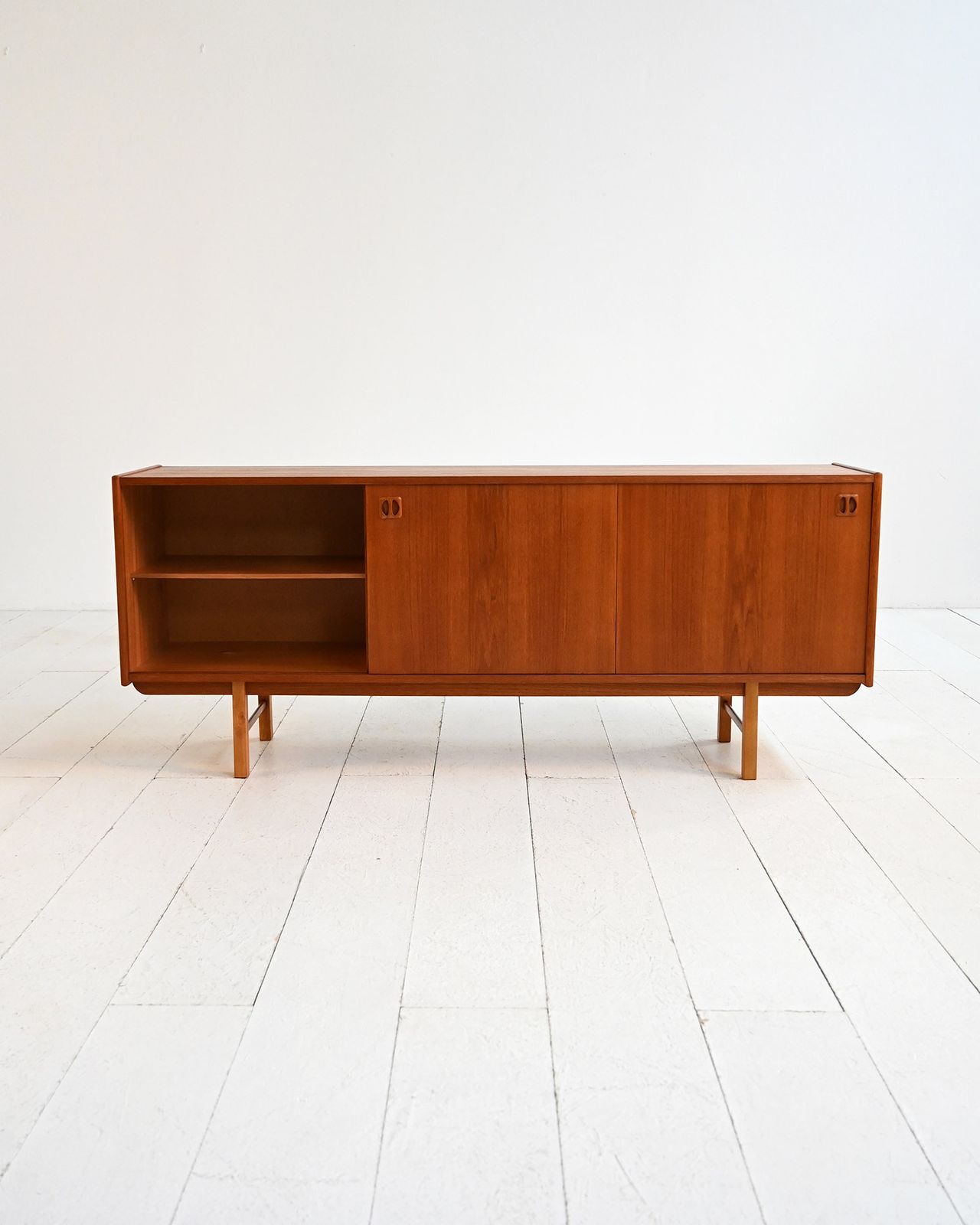Scandinavisch teakhouten dressoir "Korsör" ca. jaren 1960 photo furniture