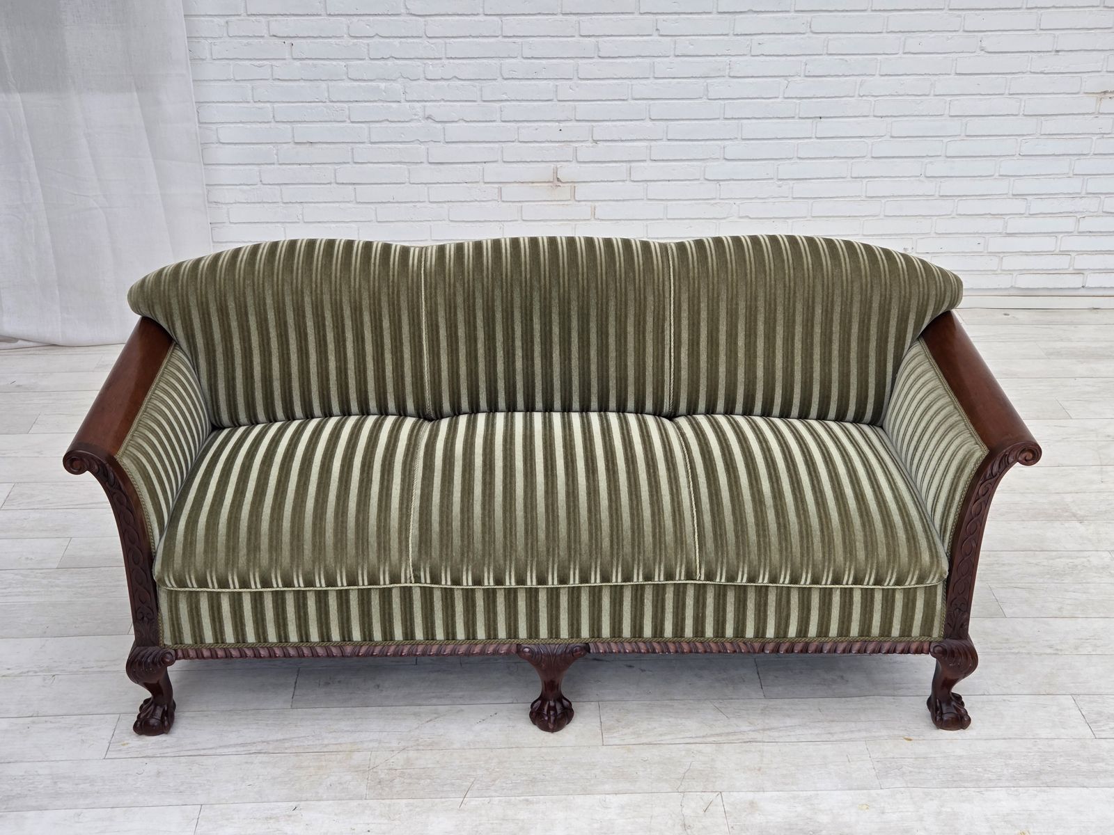 Ca. jaren 1950, 3-zitsbank Deens design, groen meubelvelours, teakhout. photo furniture