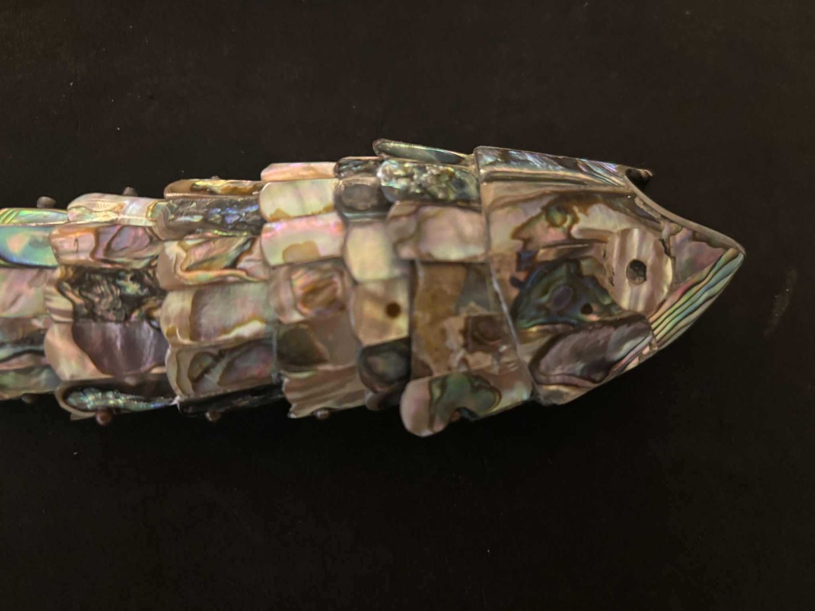Flessenopener in de vorm van een gelede vis – Mexicaans parelmoer (abalone) – vintage barware, mid-century, ca. jaren 1950 photo for sale