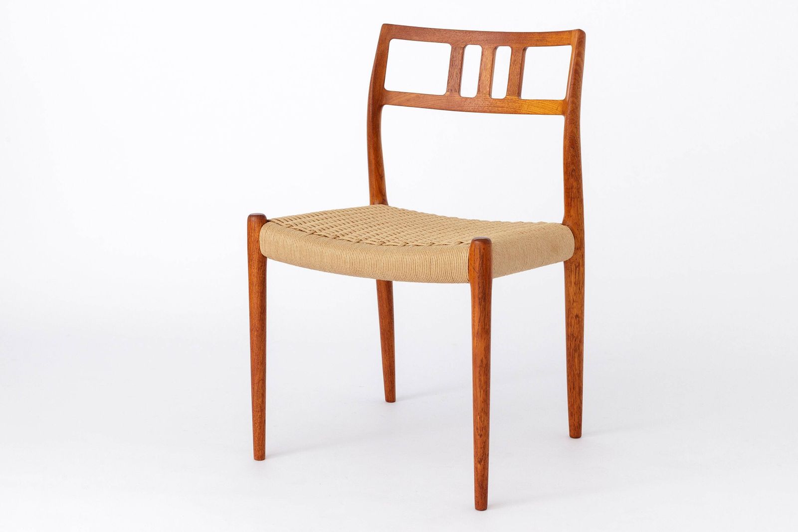 1 van 3 Niels Otto Møller Model 79 stoelen – iconisch Deens teakdesign, ca. jaren 1960