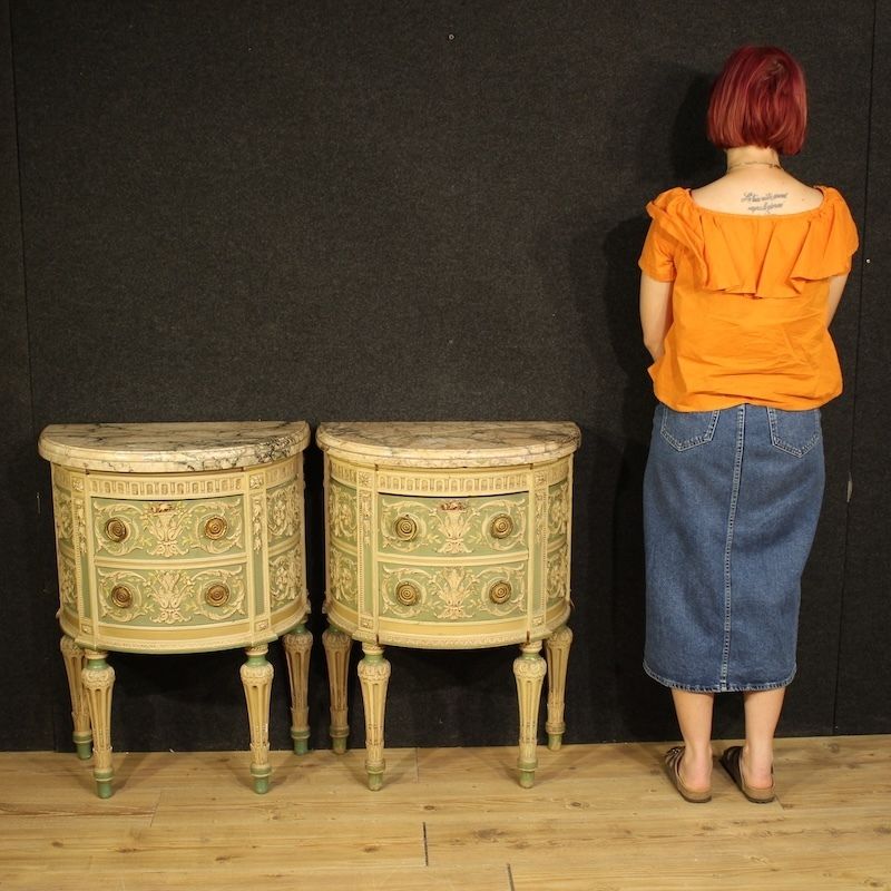 Paire de tables de chevet italiennes laquées de style Bonzanigo, Louis XVI photo for sale