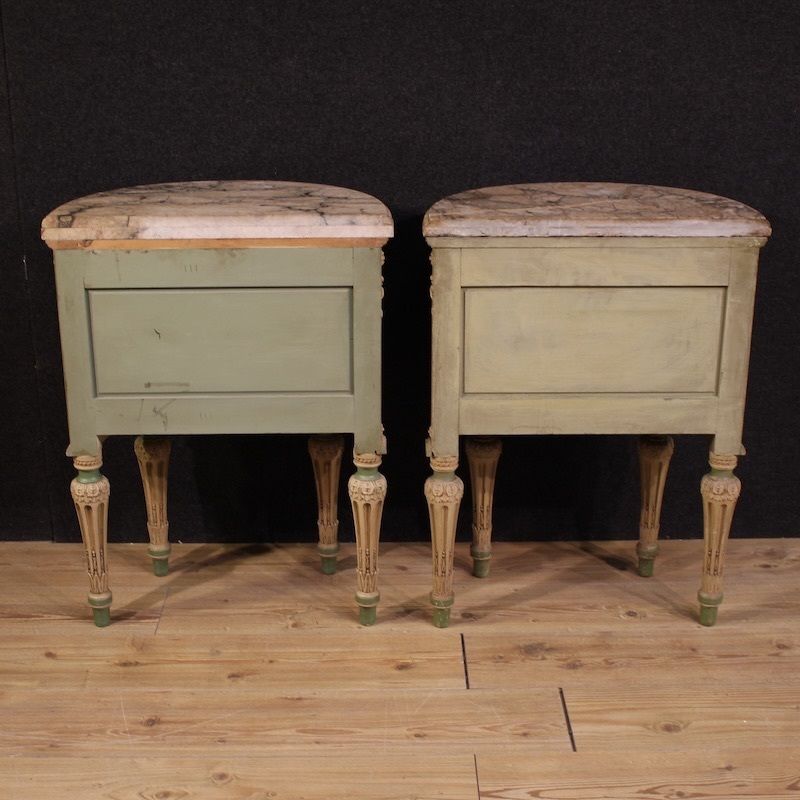 Paire de tables de chevet italiennes laquées de style Bonzanigo, Louis XVI photo vinterior