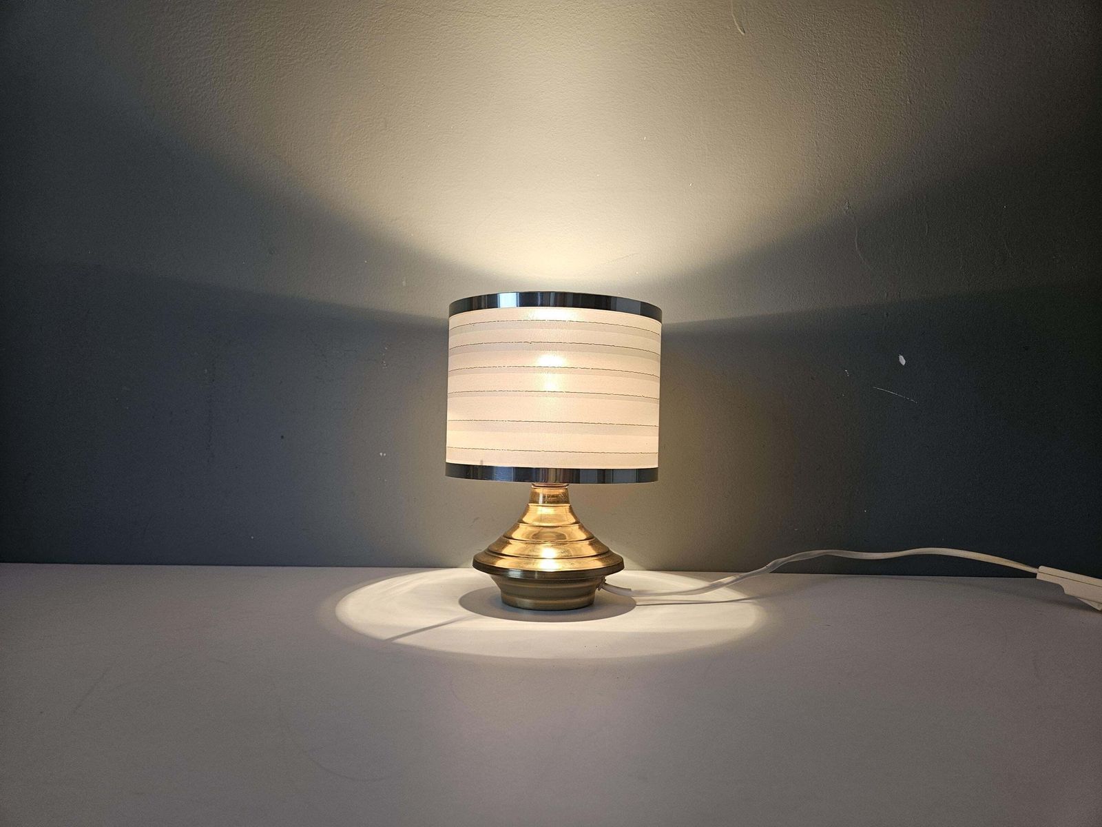 photo for sale Set Of 2 Vintage Brass Table Lamps – Mid Century Bedside Lamps – White Fabric Shades