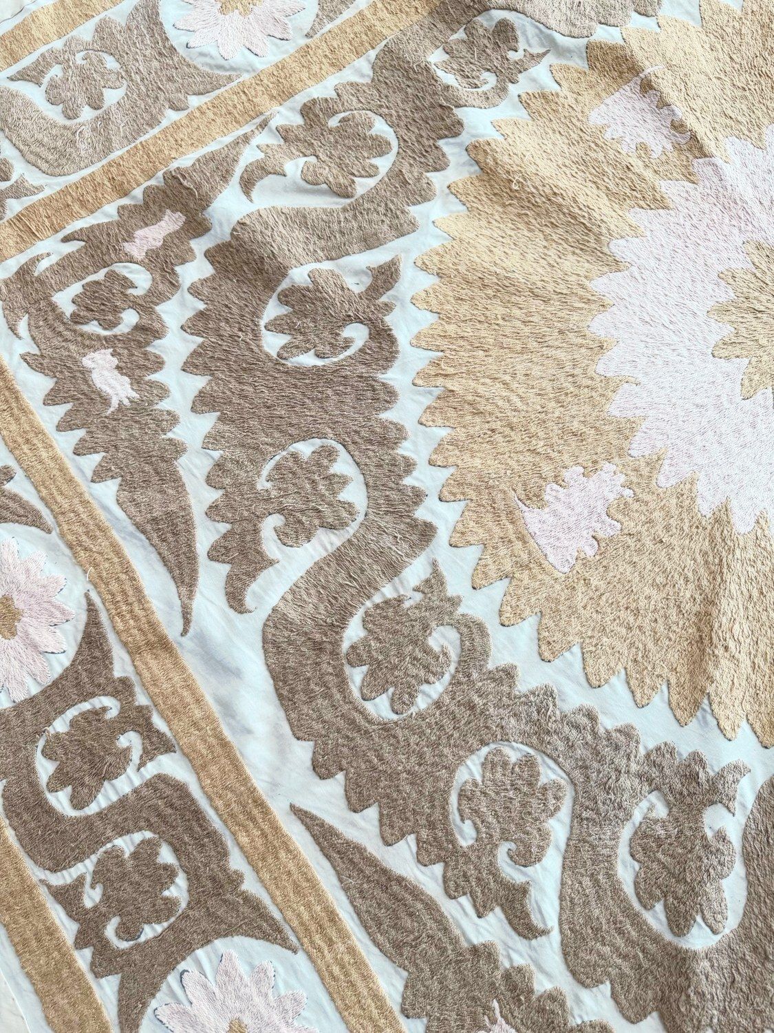Suzani brodé mural, nappe ouzbèke ton neutre beige, 136 x 158 cm photo buy