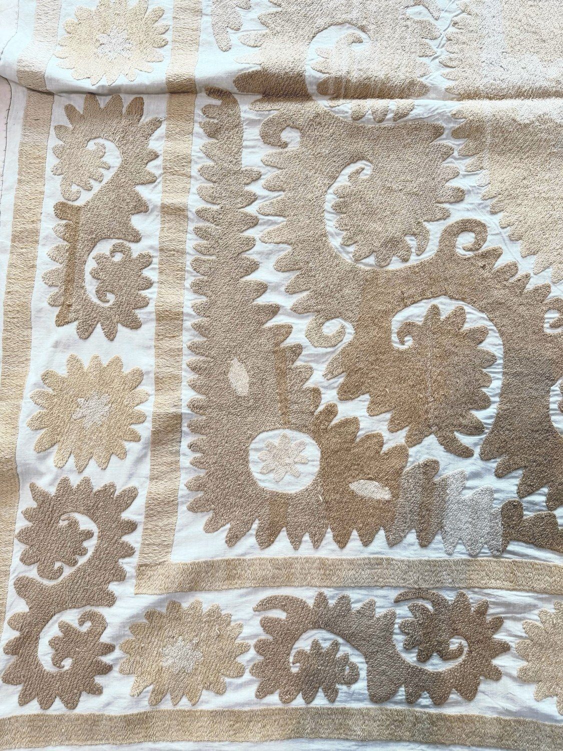 Suzani Wall Decor — Neutral Tan Uzbek Tablecloth, 137 X 147 Cm photo vinterior