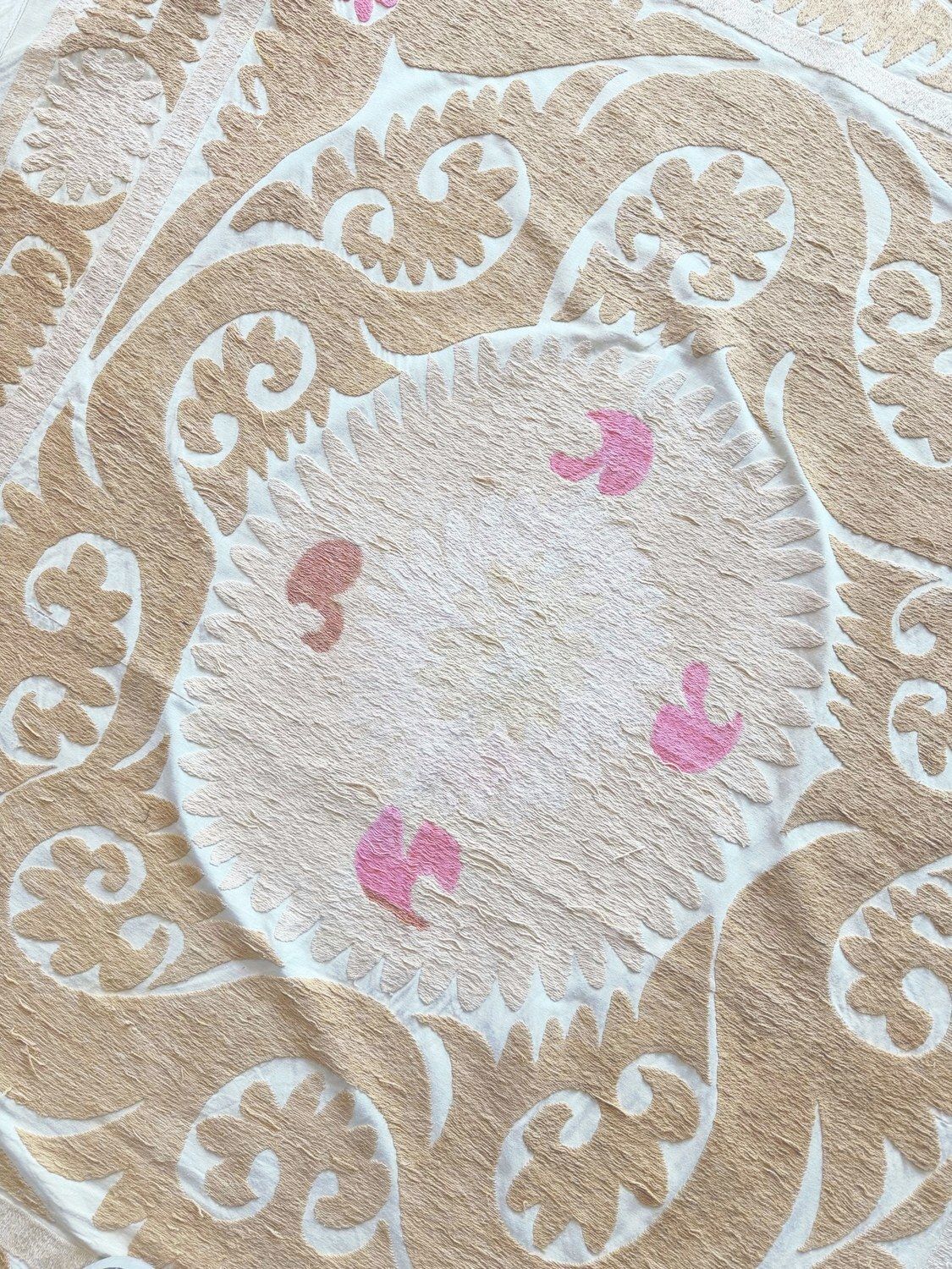 Nappe suzani bohémienne de Boukhara, 141 x 154 cm photo 313.0