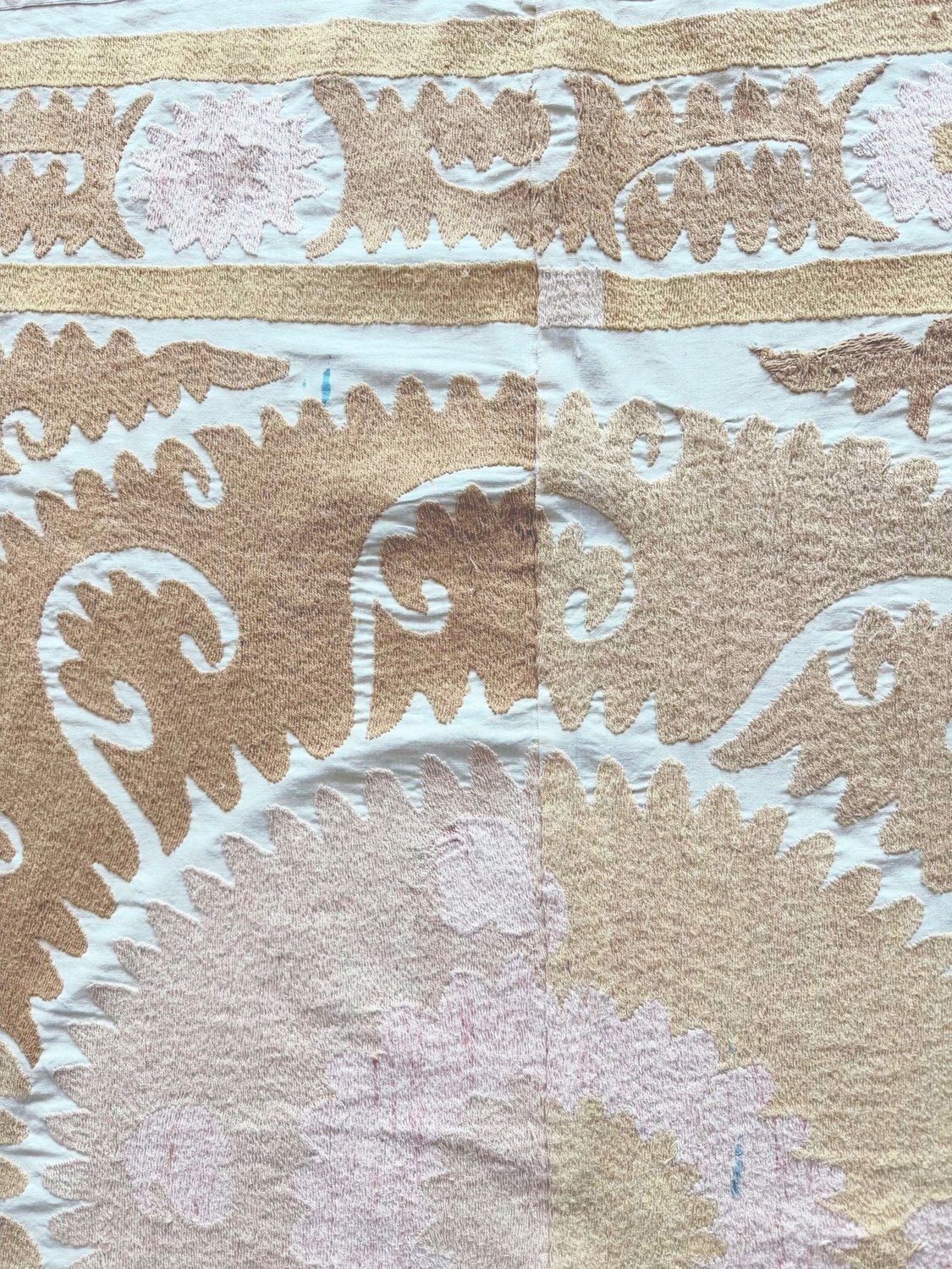 Suzani uit Bukhara, jaren 1970, neutraal beige - 145 x 150 cm photo 309.0