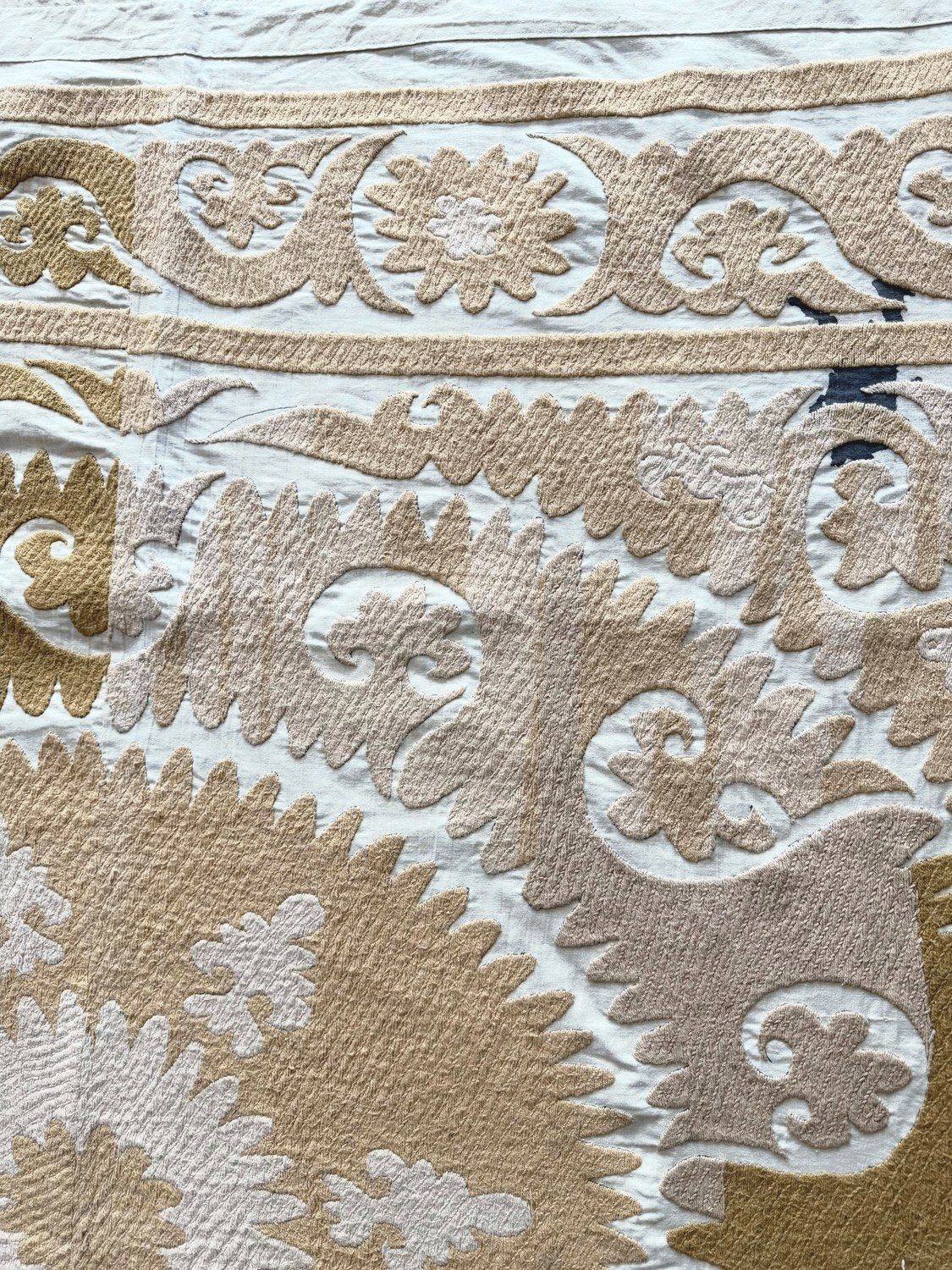 Suzani décoratif mural, nappe ouzbèke ton neutre beige, 152 x 152 cm photo vintage