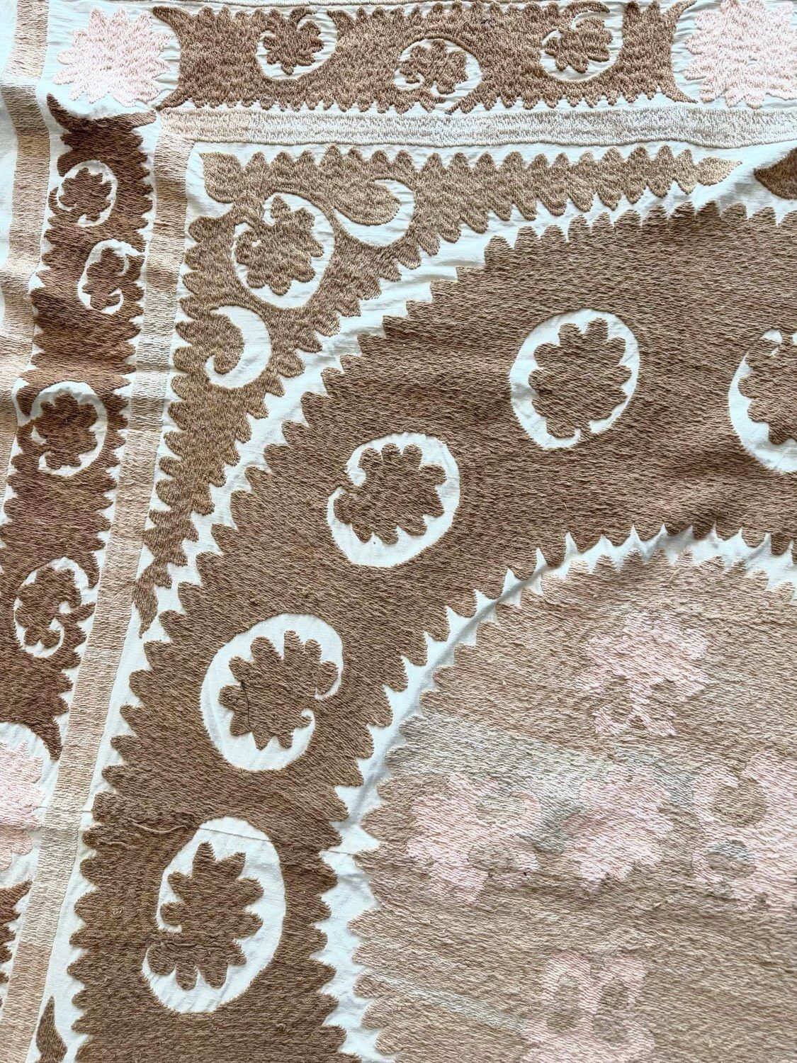 Suzani Wall Tapestry   Neutral Tan Uzbek Tablecloth 153 X 154 Cm photo vinterior