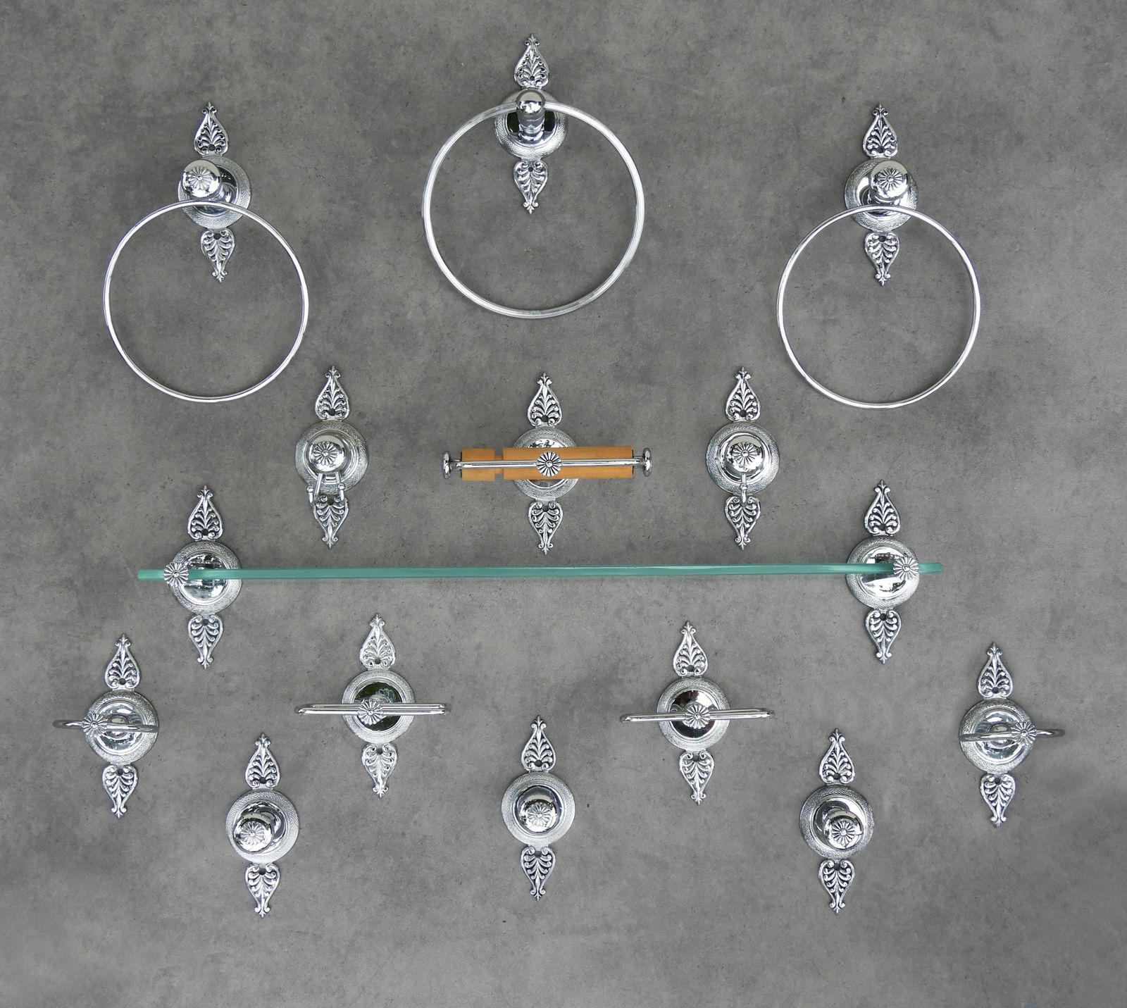 Franse neoklassieke badkameraccessoires, 14-delig photo furniture
