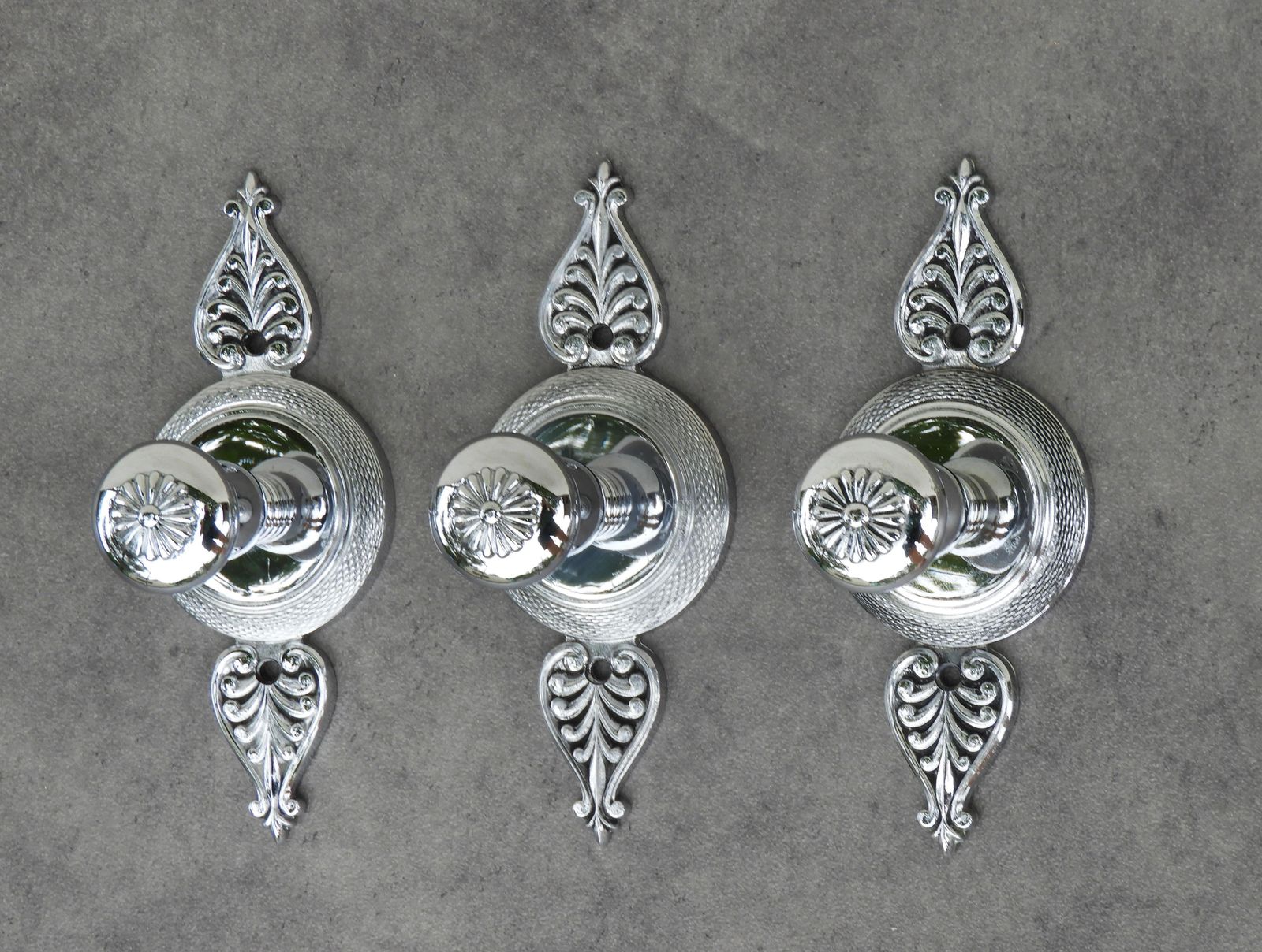 photo for sale Franse neoklassieke badkameraccessoires, 14-delig