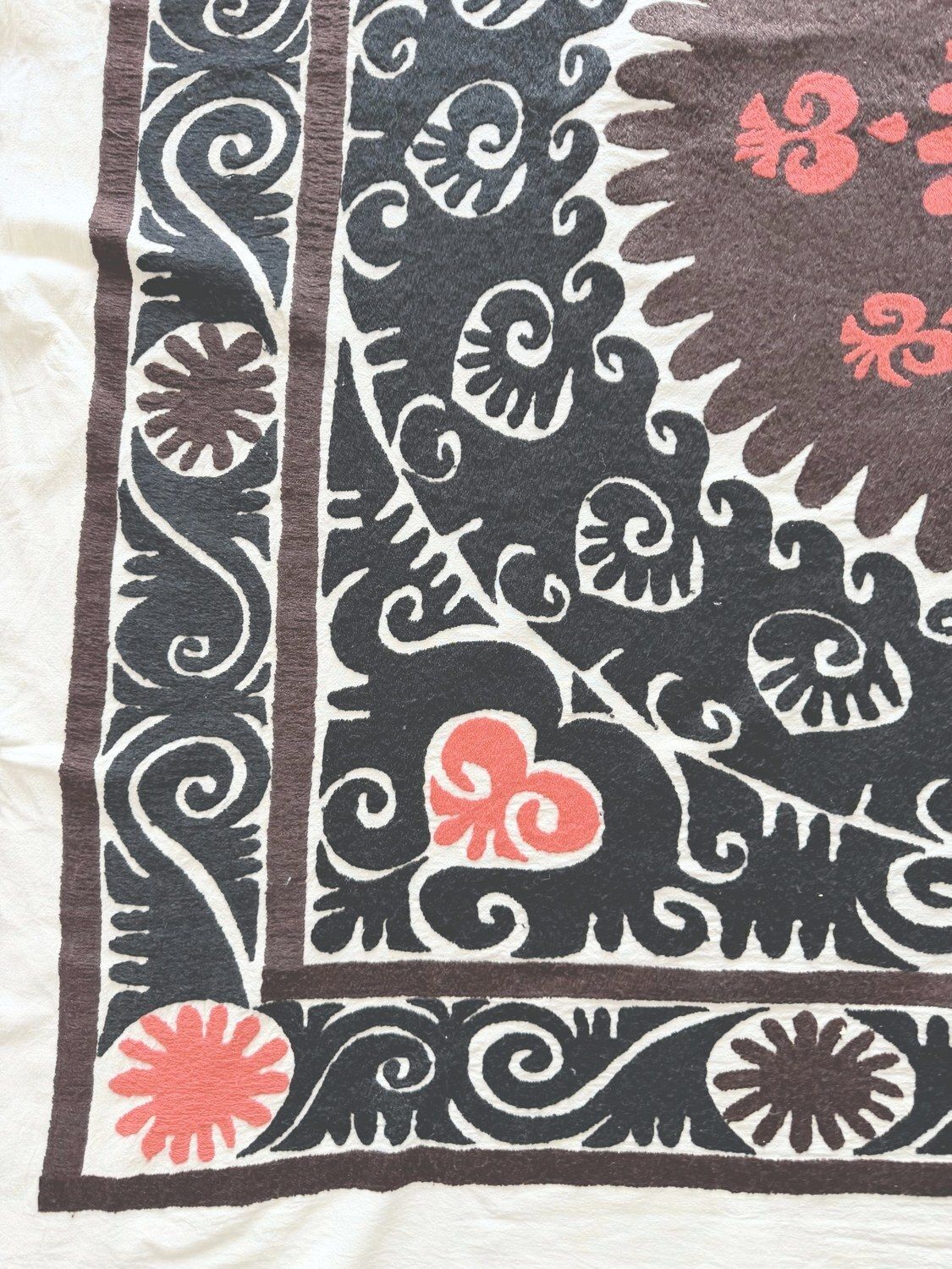 Nappe suzani vintage décorative d'Ouzbékistan, 158 x 162 cm photo Textiles