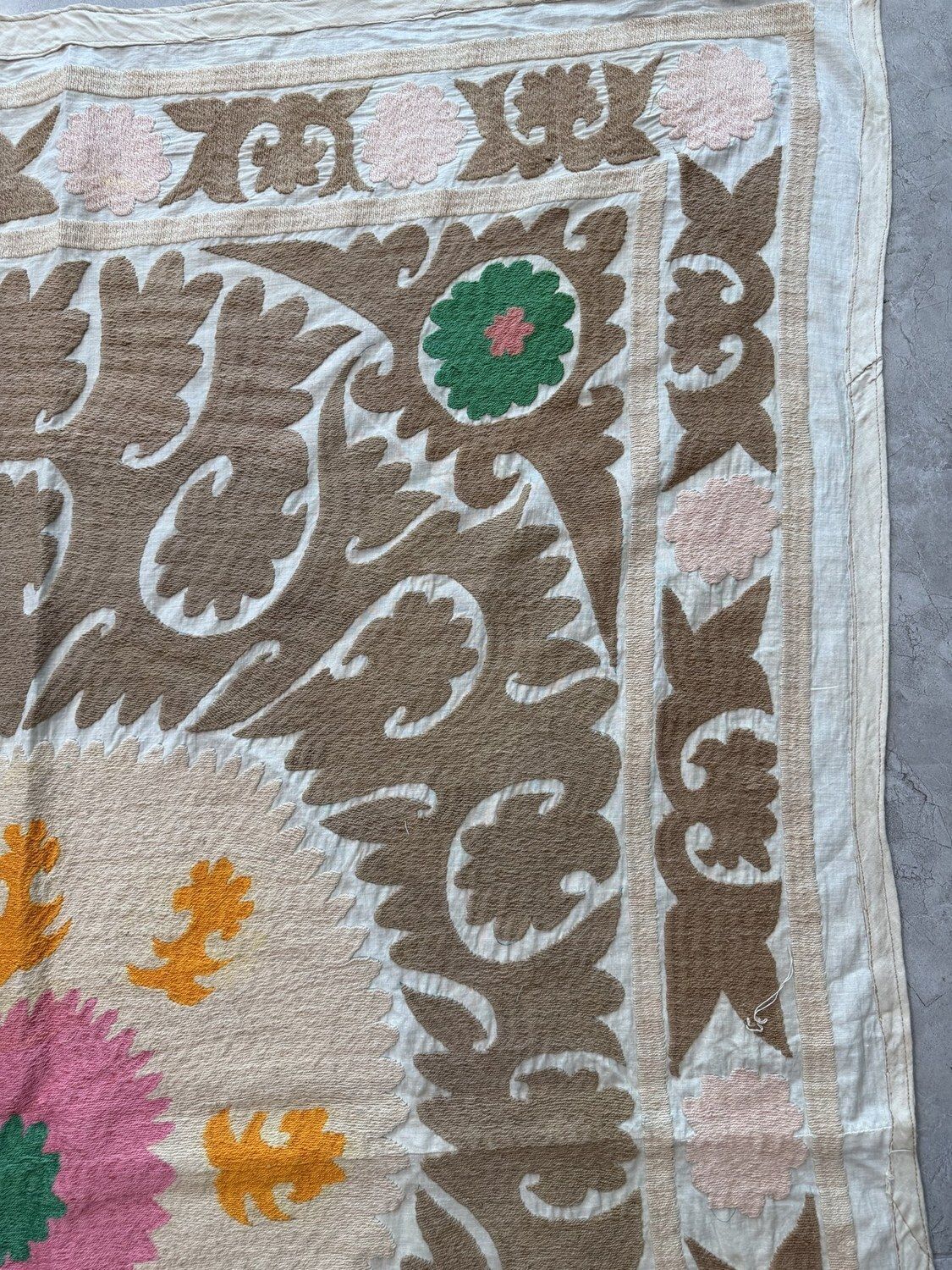Handcrafted Bukhara Suzani Wall Hanging   Ivory Green Yellow Ethnic Embroidered Cotton Tapestry 116 X 160 Cm photo vinterior