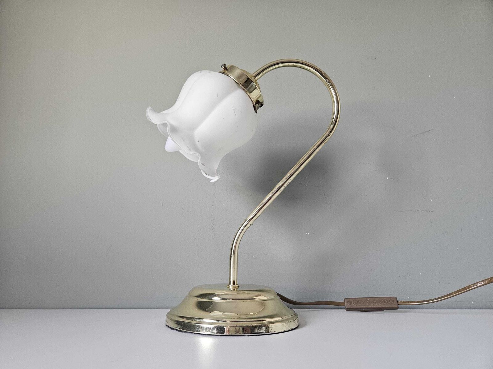 1 Of 2 Vintage Brass & Glass Table Lamp – Floral Shade photo Lighting