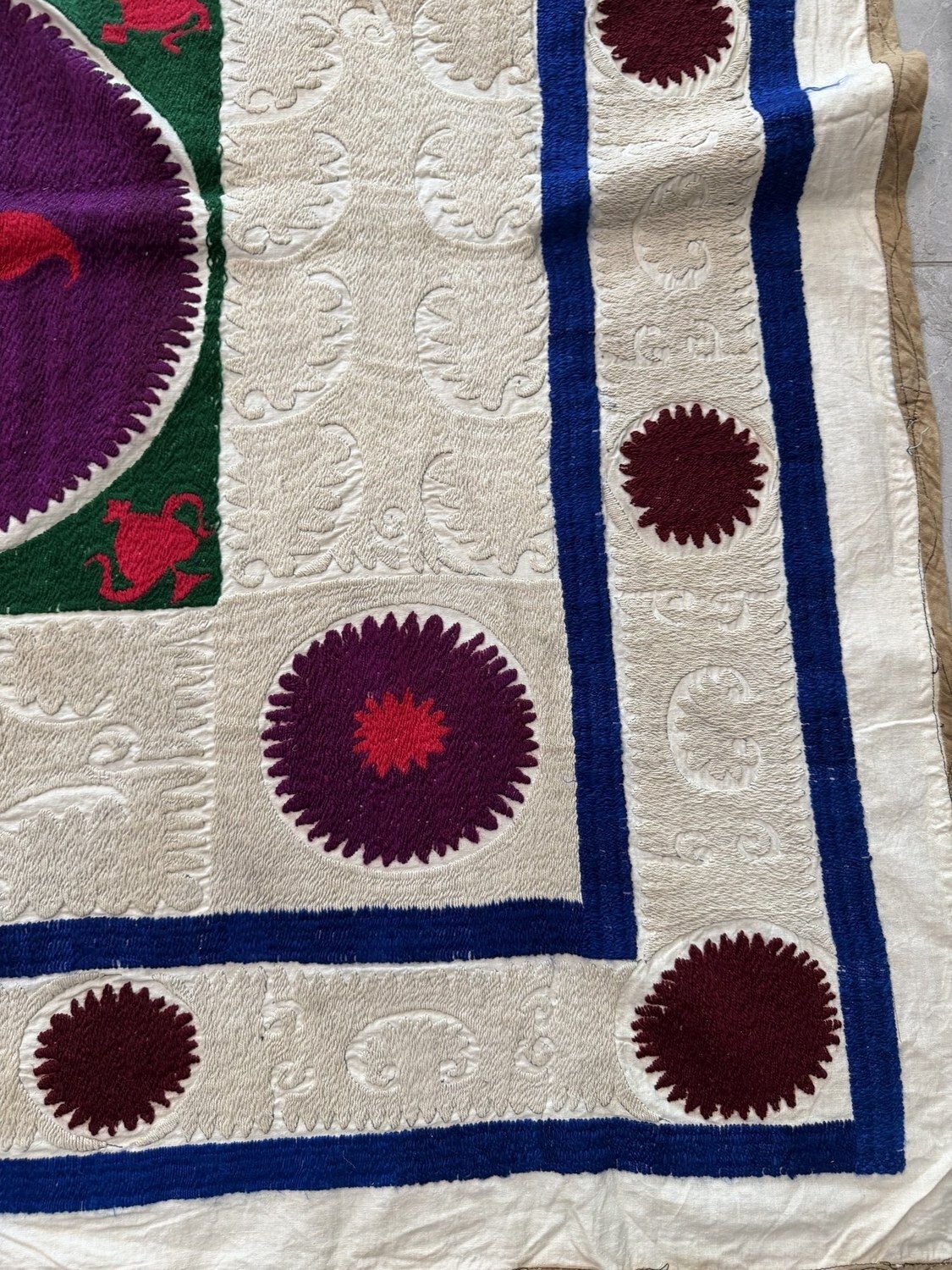 Hand Embroidered White Red Samarkand Suzani Tapestry 129 X 132 Cm photo for sale