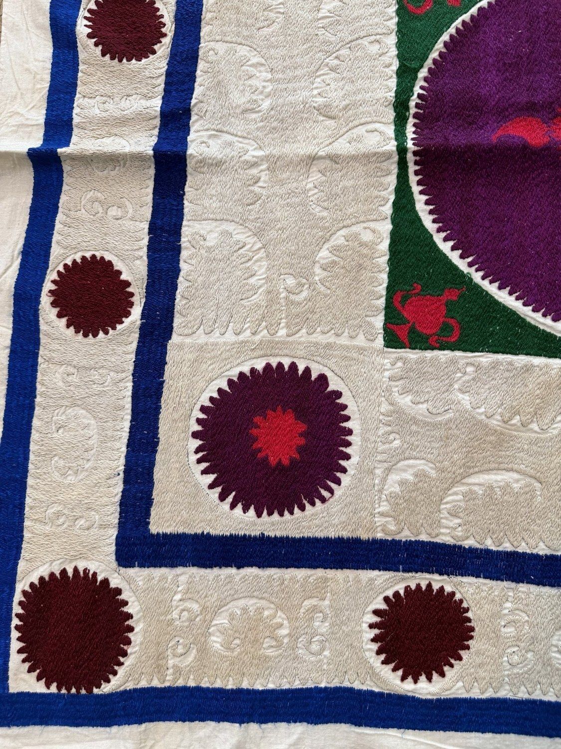 Hand Embroidered White Red Samarkand Suzani Tapestry 129 X 132 Cm photo Textiel