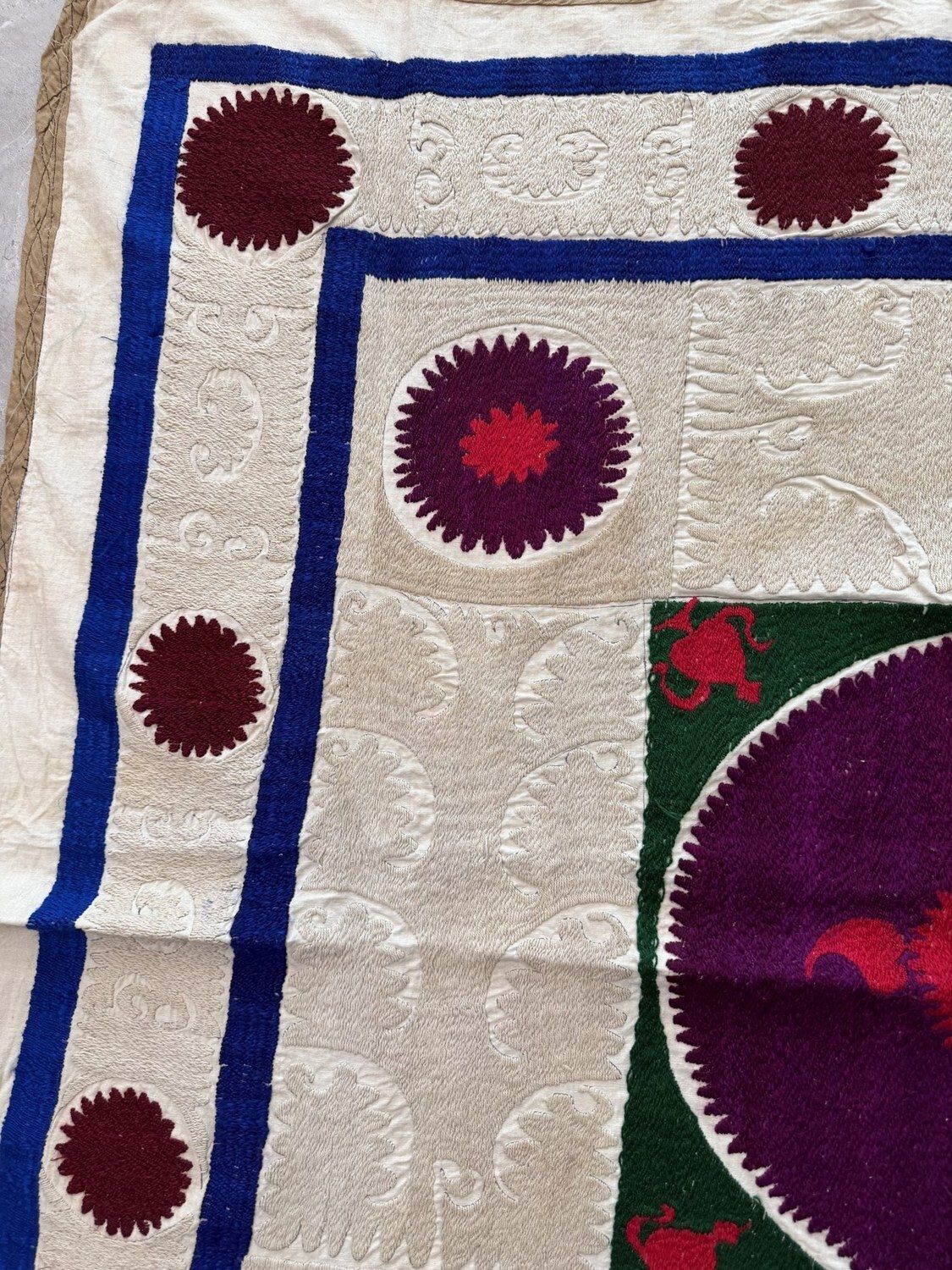 Hand Embroidered White Red Samarkand Suzani Tapestry 129 X 132 Cm photo 241.0