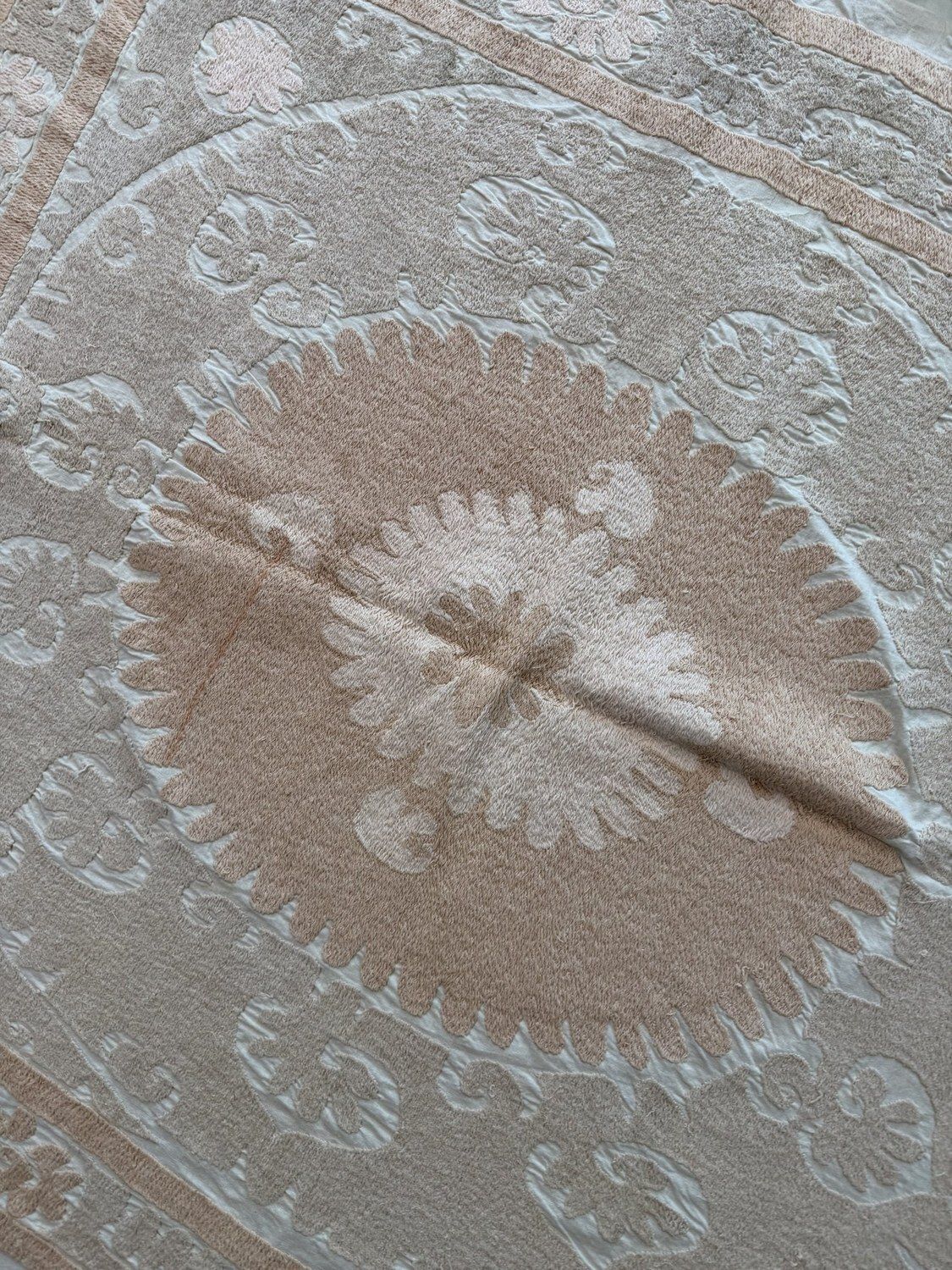 Hand Embroidered White Pink Samarkand Suzani Tapestry 131 X 133 Cm photo 247.0