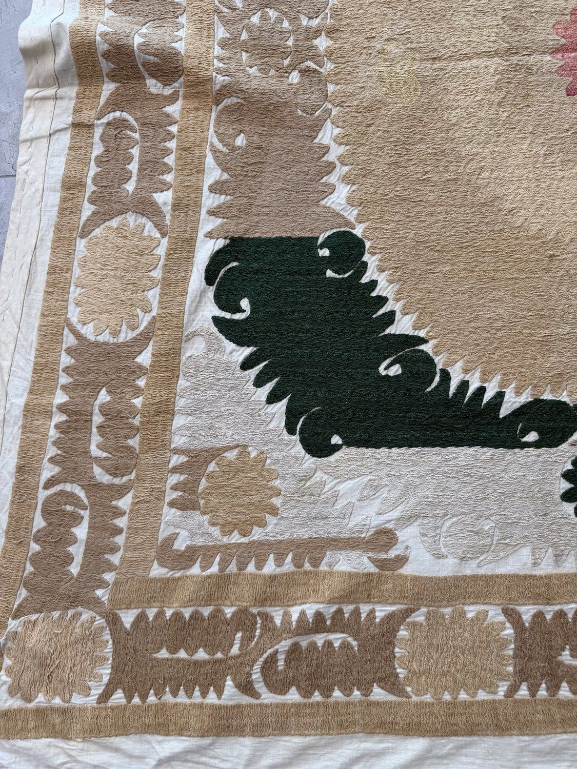 Boho Beige Goud Centraal-Aziatische Suzani Wandkleed 138 x 155 cm photo Textiel