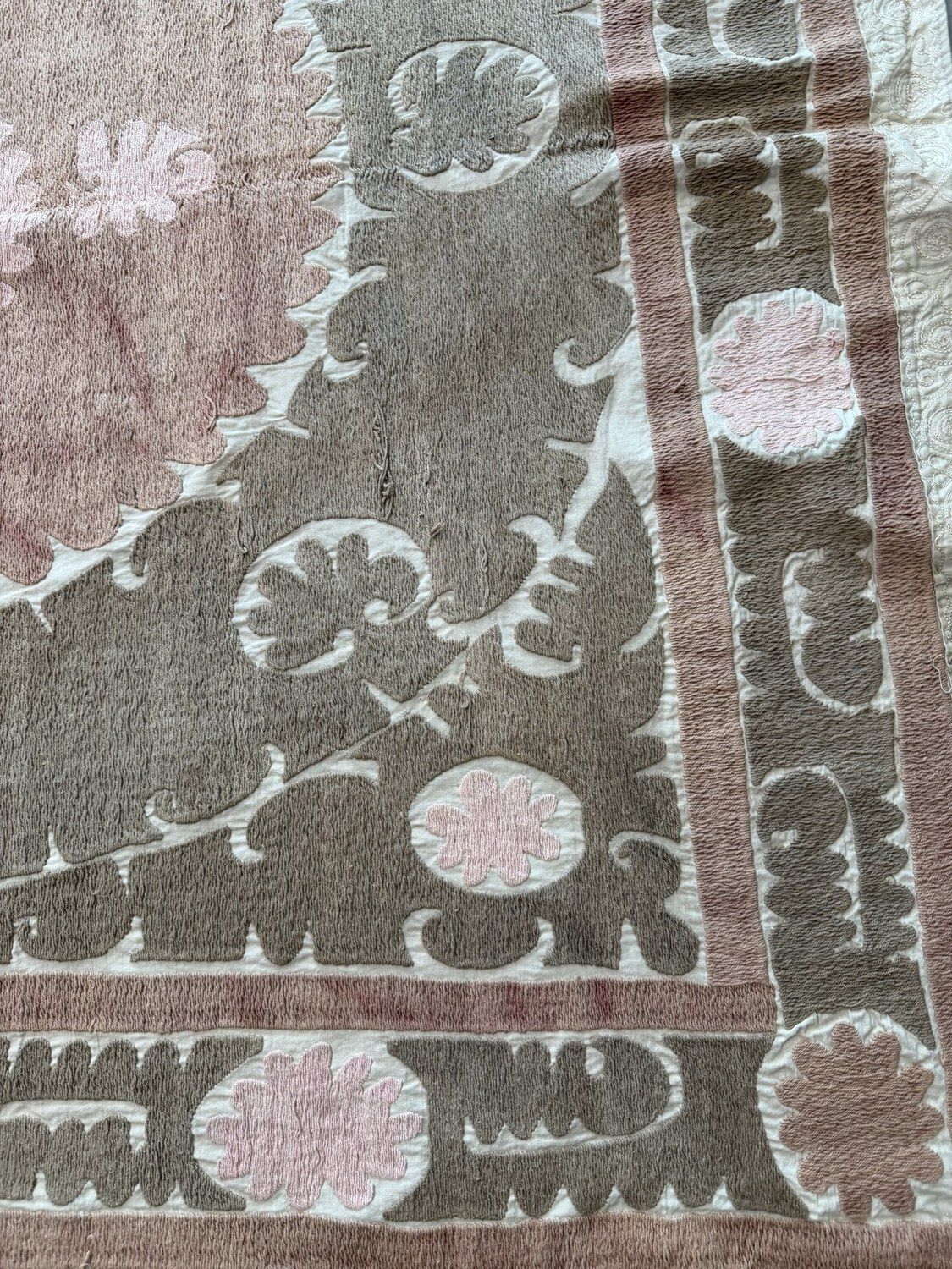 Handmade Gray Pink Uzbek Suzani Tapestry 140 X 143 Cm photo for sale