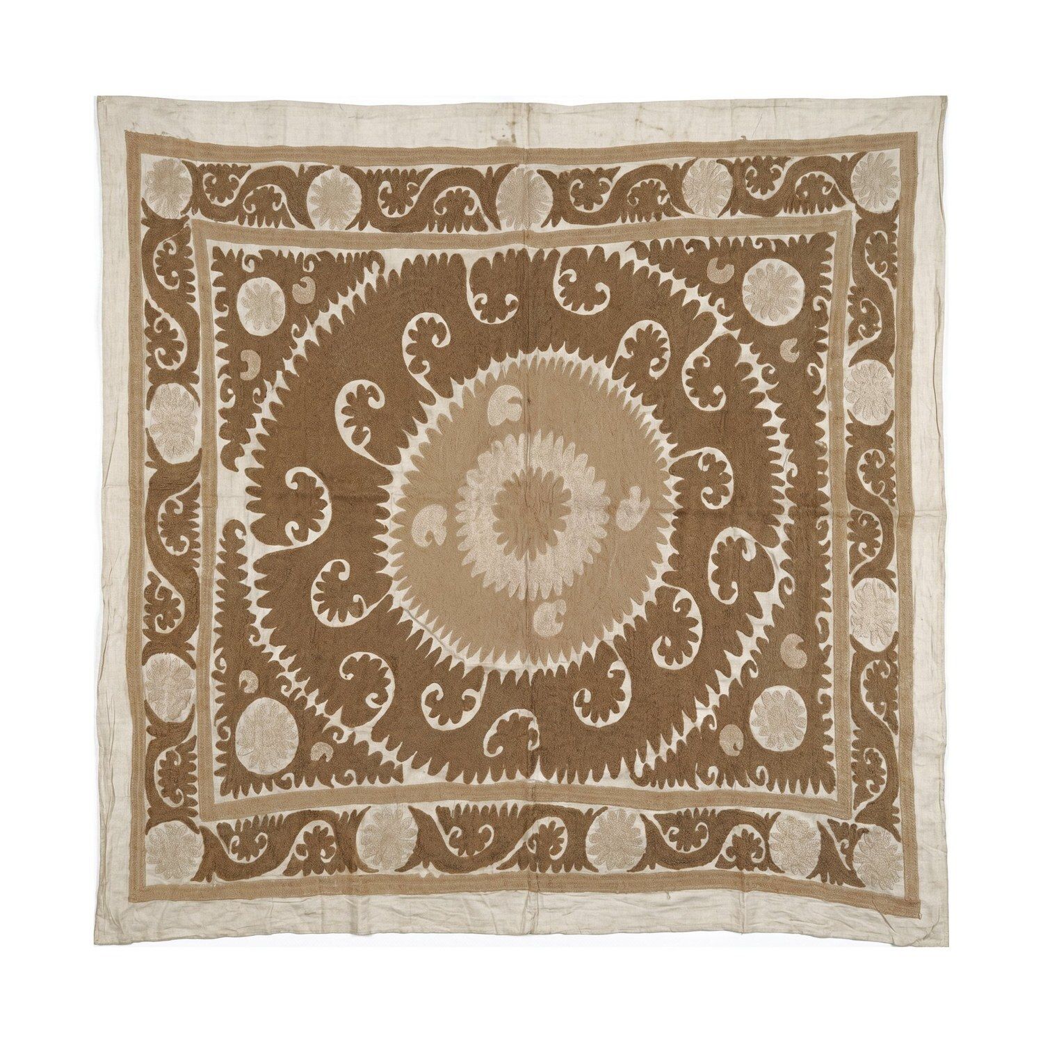Boho bruine en witte Centraal-Aziatische suzani wandkleed 144 x 170 cm