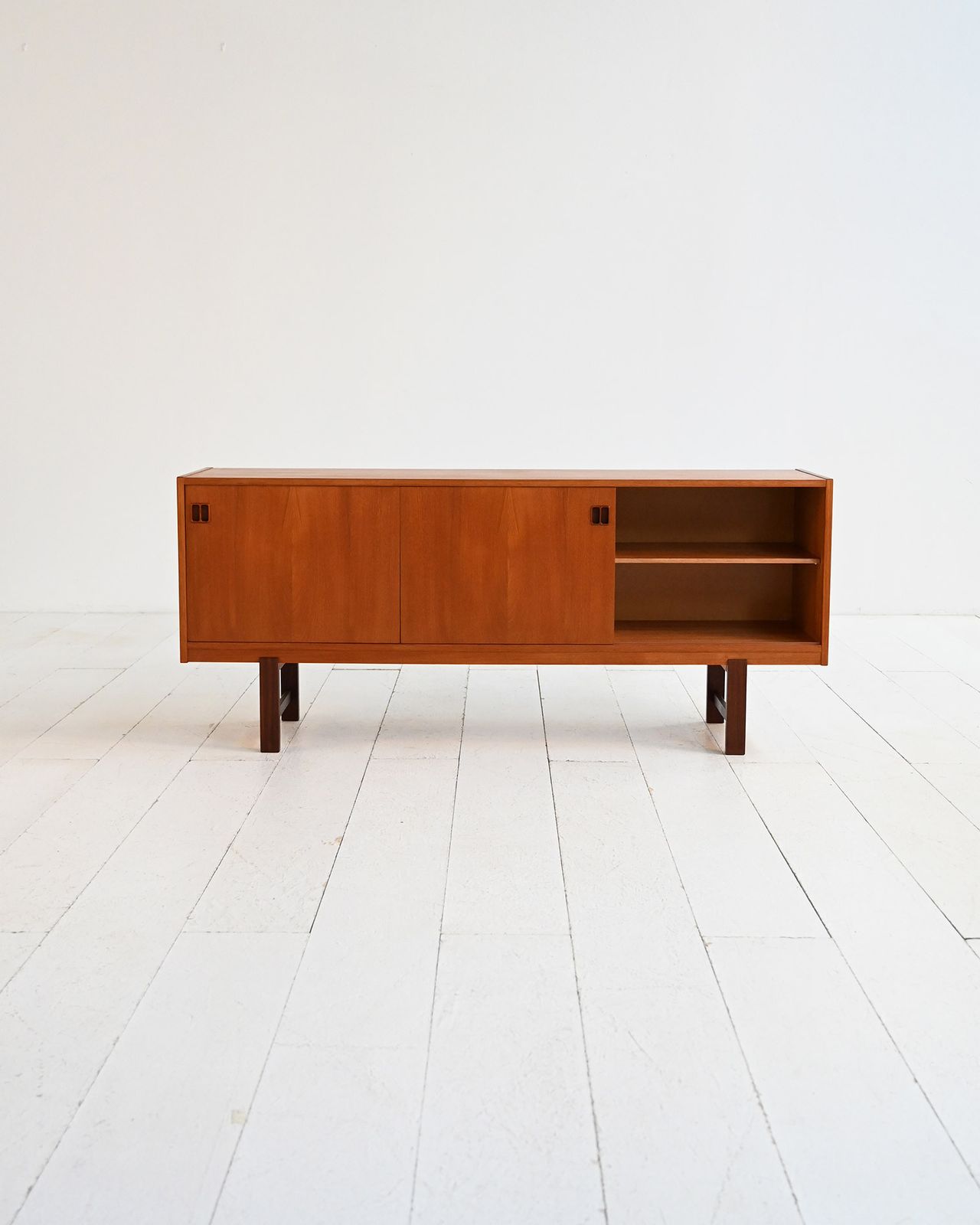 "Comet" Teakhouten Dressoir van Bogeryd, ca. jaren 1960 photo Meubels