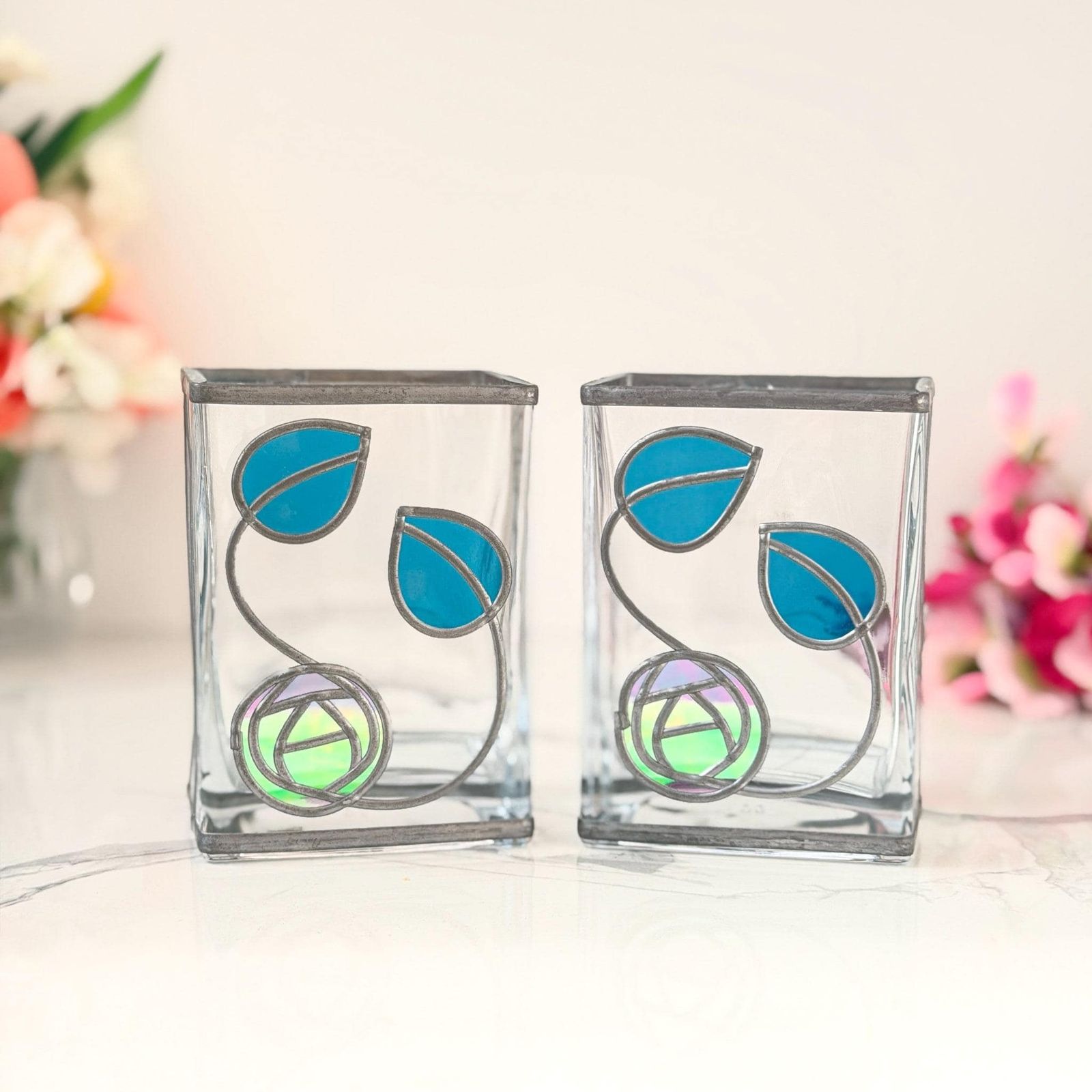 Paar Art Nouveau Rennie Mackintosh stijl glas-in-lood bloemenvazen vintage