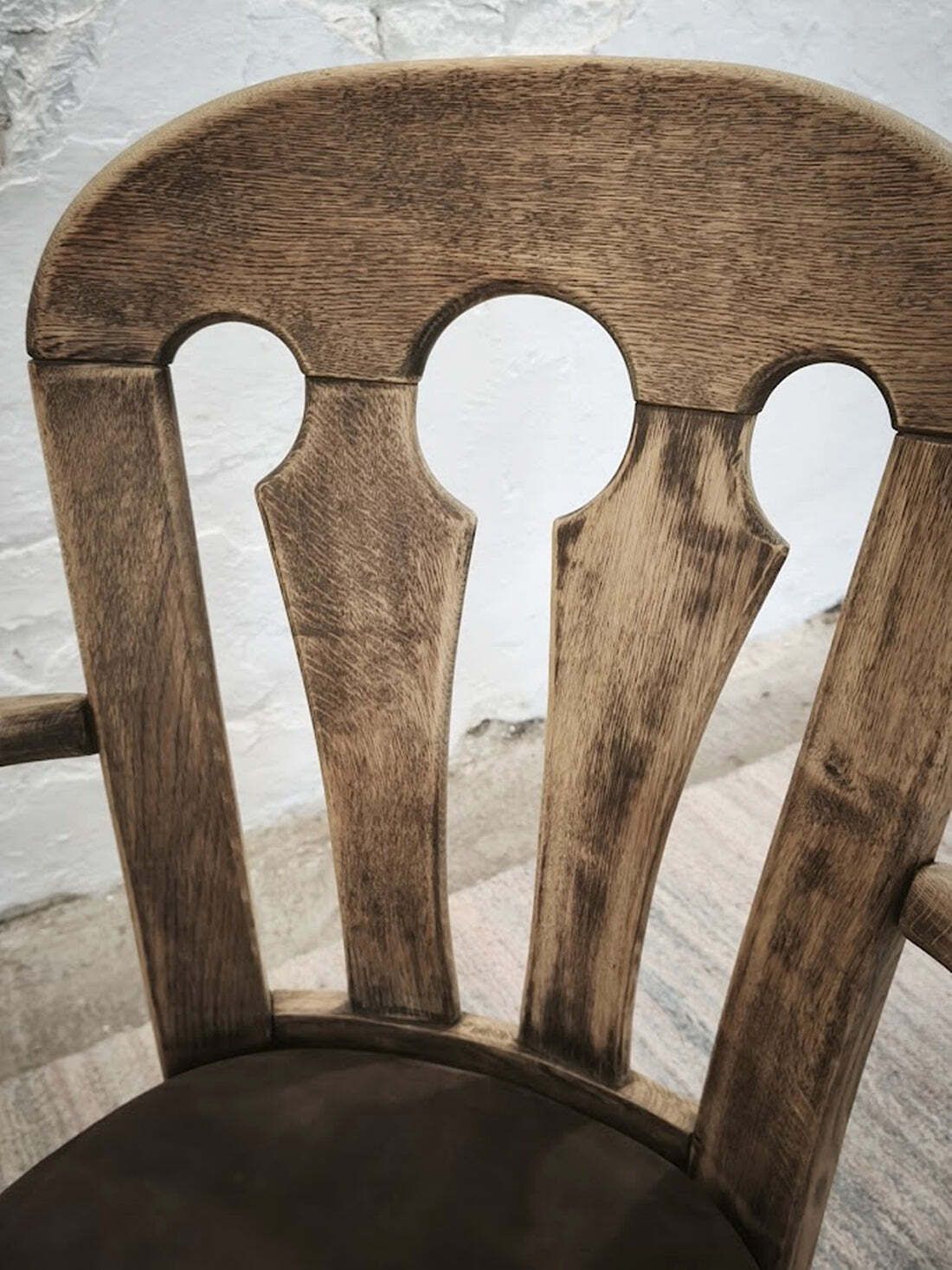 562.0 Nederlandse Brutalistische Massief Eiken Fauteuil met Opnieuw Bekleed Leren Zitting, jaren 1970 photo