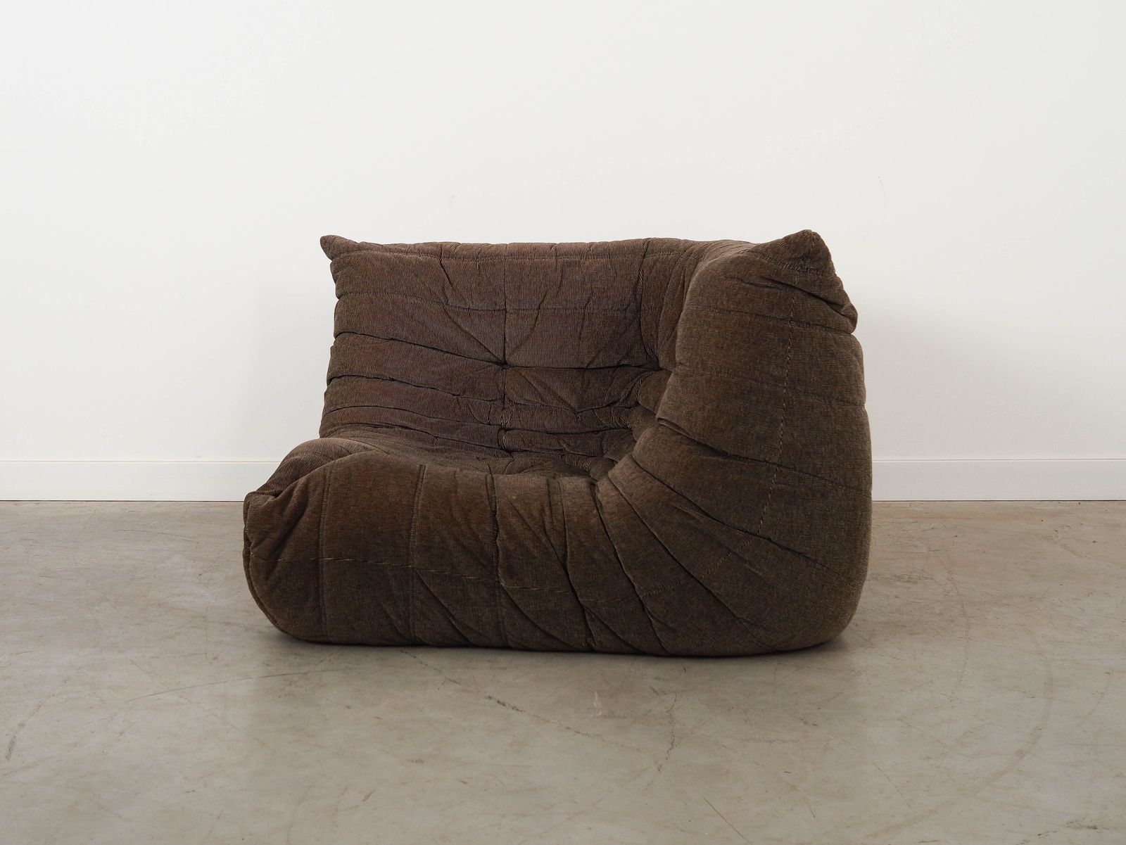 photo for sale Canapé d'angle Togo, design français, années 1970, designer : Michel Ducaroy, fabricant : Ligne Roset