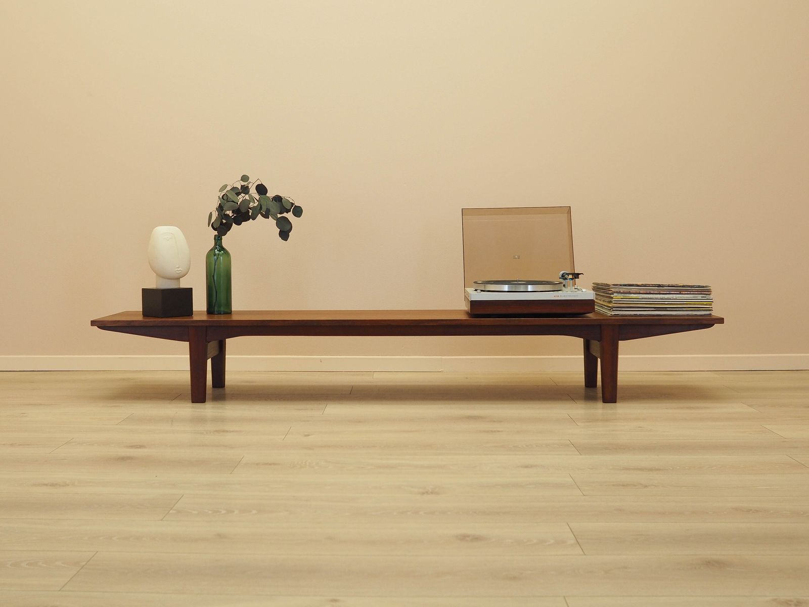 Lowboard de design danois, années 1970, fabriqué au Danemark photo furniture