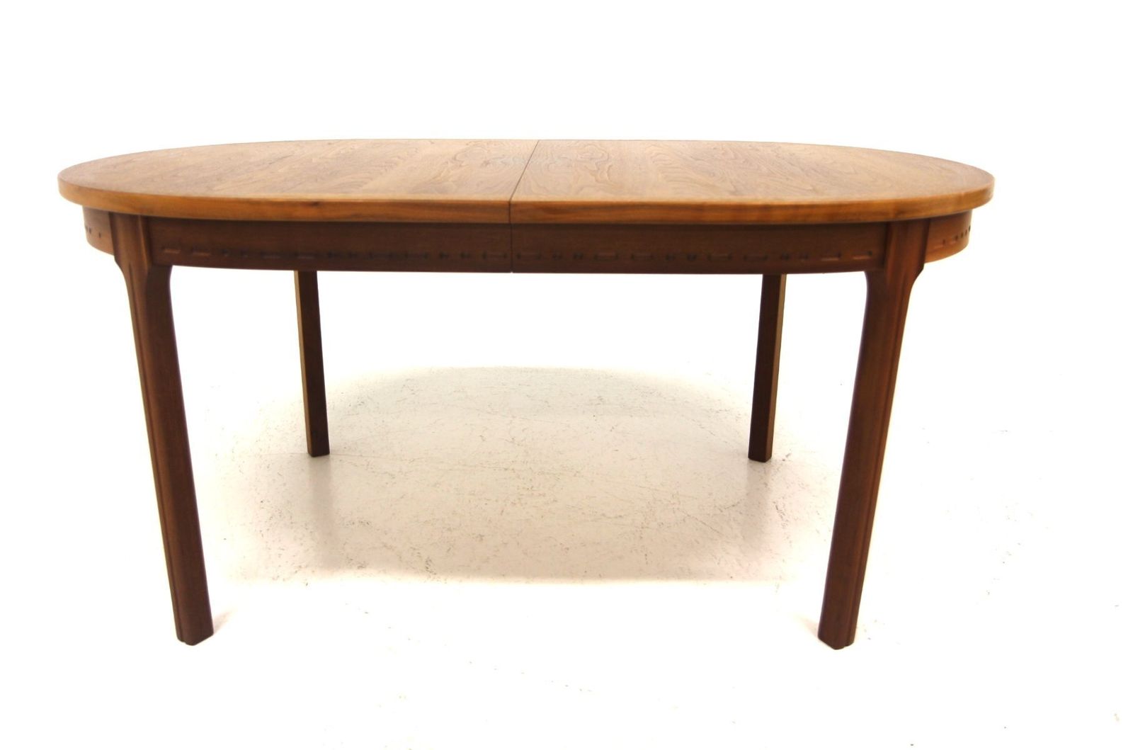 Table à manger Rimbo de Hugo Troeds, Bjärnum, Suède, 1960 photo for sale