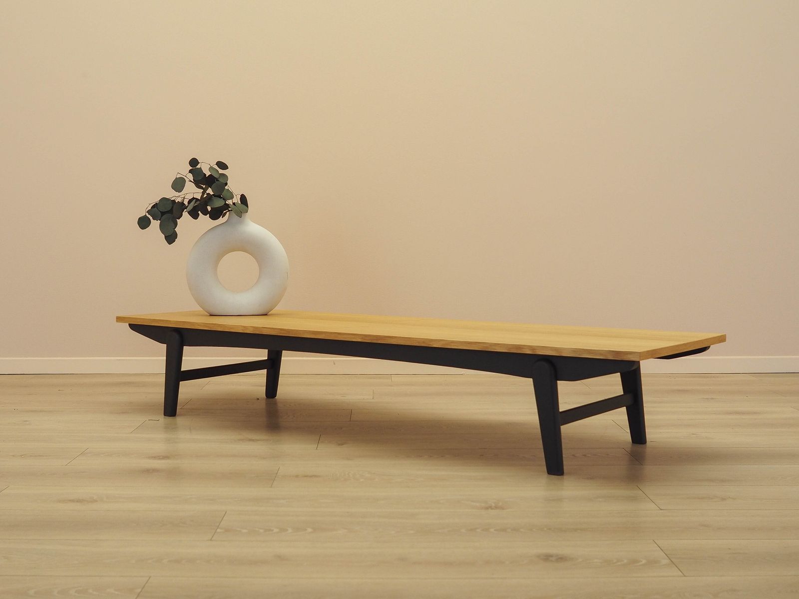 Eiken lowboard, Deens design, jaren 1970, gemaakt in Denemarken photo for sale
