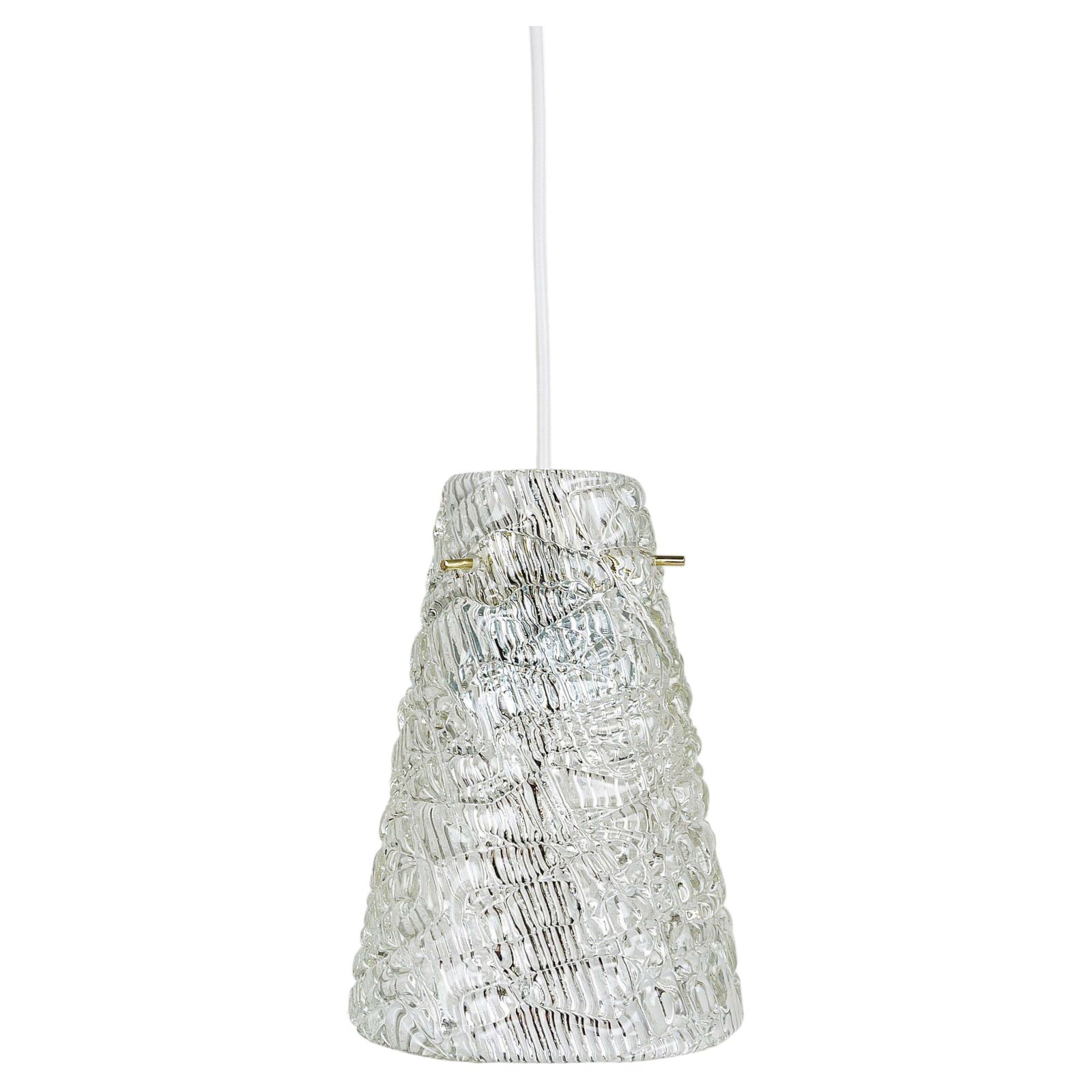 J.T. Kalmar Mid-Century Textured Glass & Brass Hanglamp, Oostenrijk, jaren 1950
