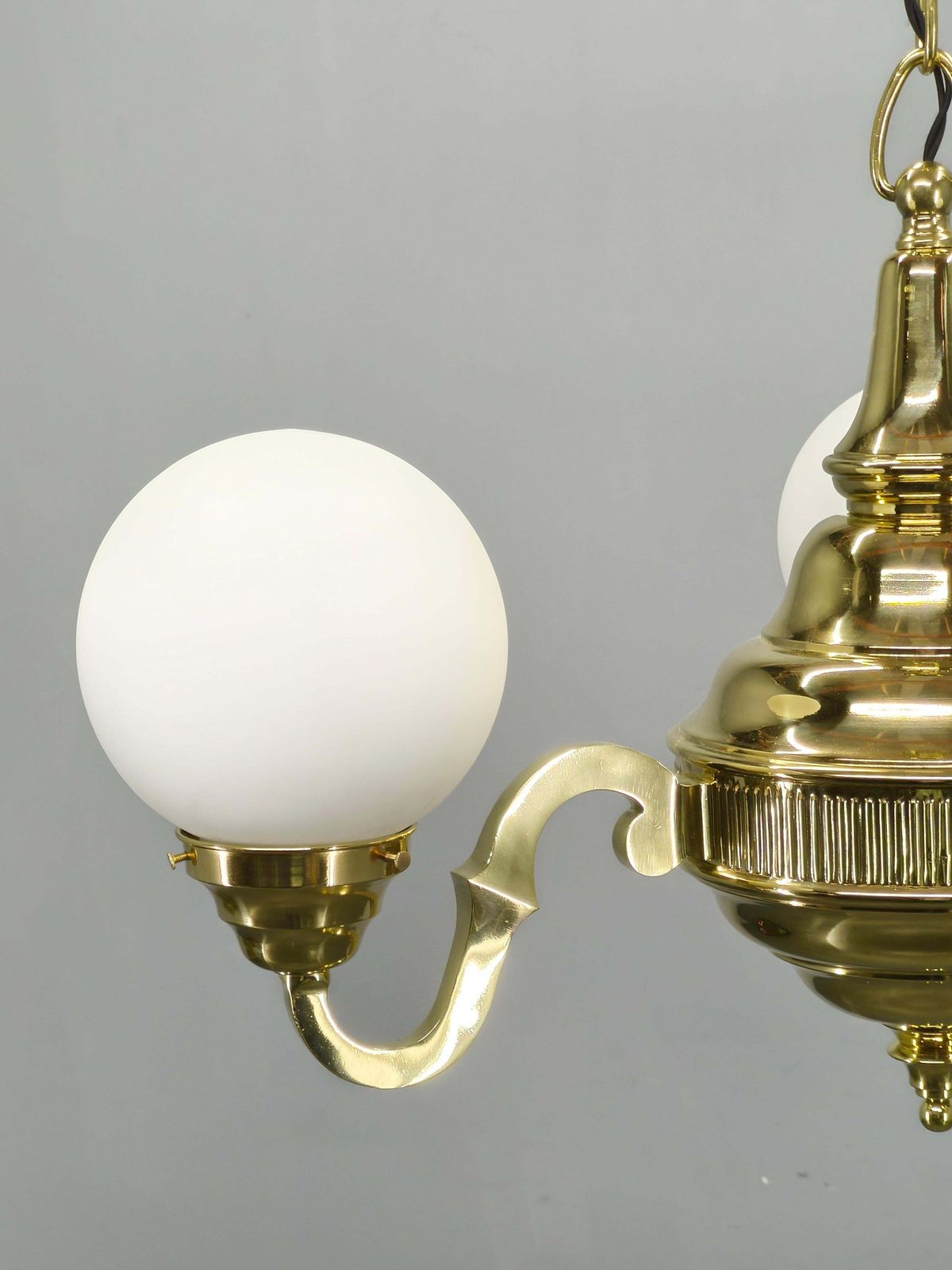 Tsjechische neo-barokke messing kroonluchter met opaalglobe kappen, jaren 1930 photo Verlichting