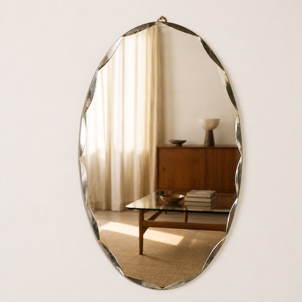 Fontana Arte Mid-Century Ovale Diamantgeslepen Spiegel, Italië, jaren 1950 photo furniture