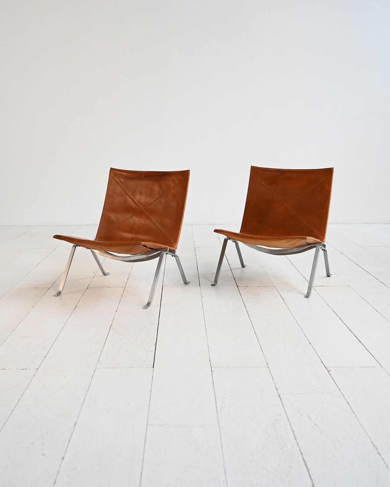 Paar "PK22" fauteuils van Poul Kjærholm voor E. Kold Christensen, ca. jaren 1950 photo furniture
