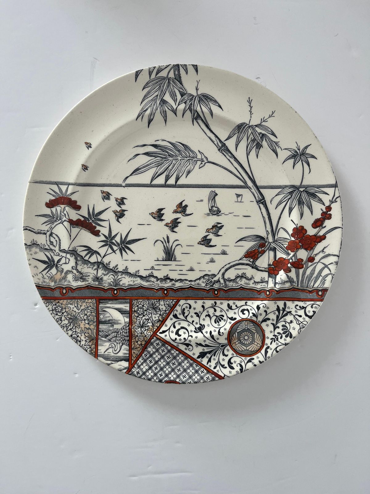 Groot bord van Gildea & Walker, Melbourne Pat'n Pottery, Aesthetic Movement, 1881 photo furniture