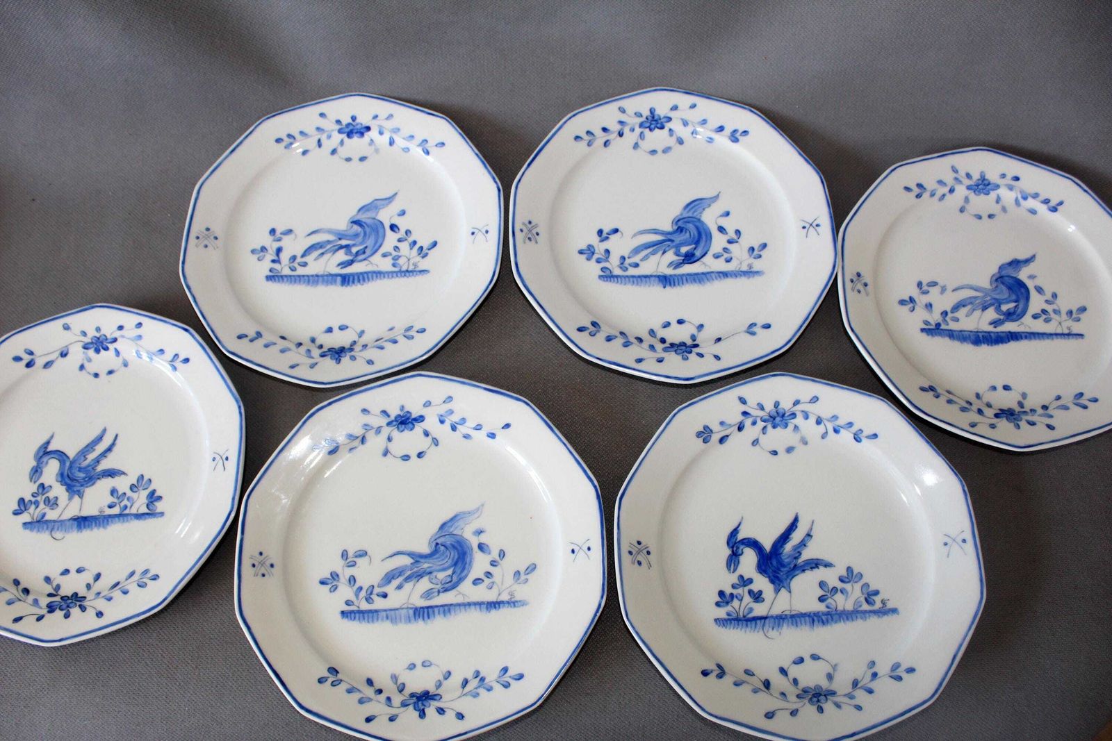 photo for sale Set van 6 handgeschilderde porseleinen gebaksbordjes, Frans Moustiers blauw-wit vogeldesign op Duits Winterling Bavaria Marktleuthen-porselein